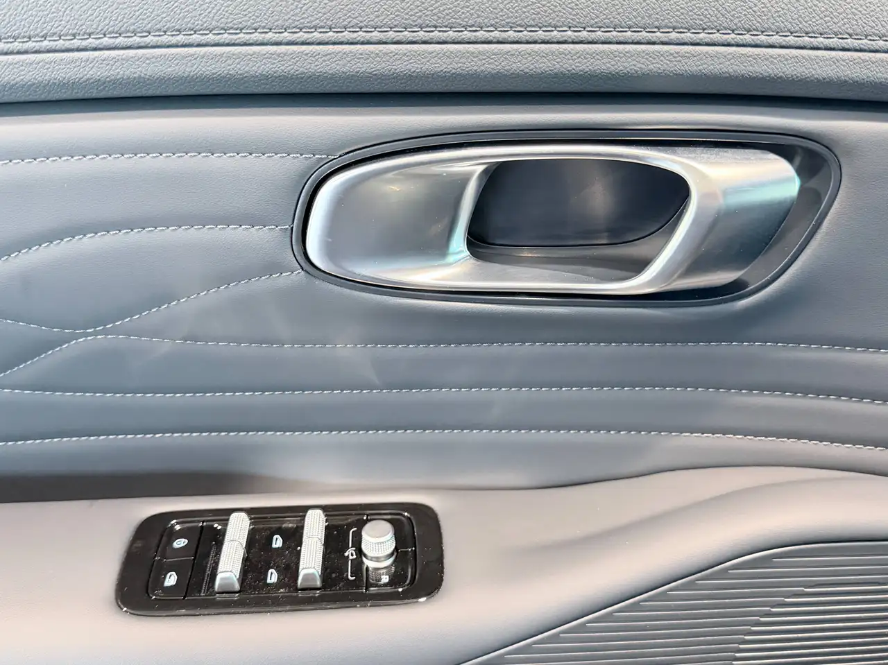 Geely Starray EM-i 2026 — фото 12
