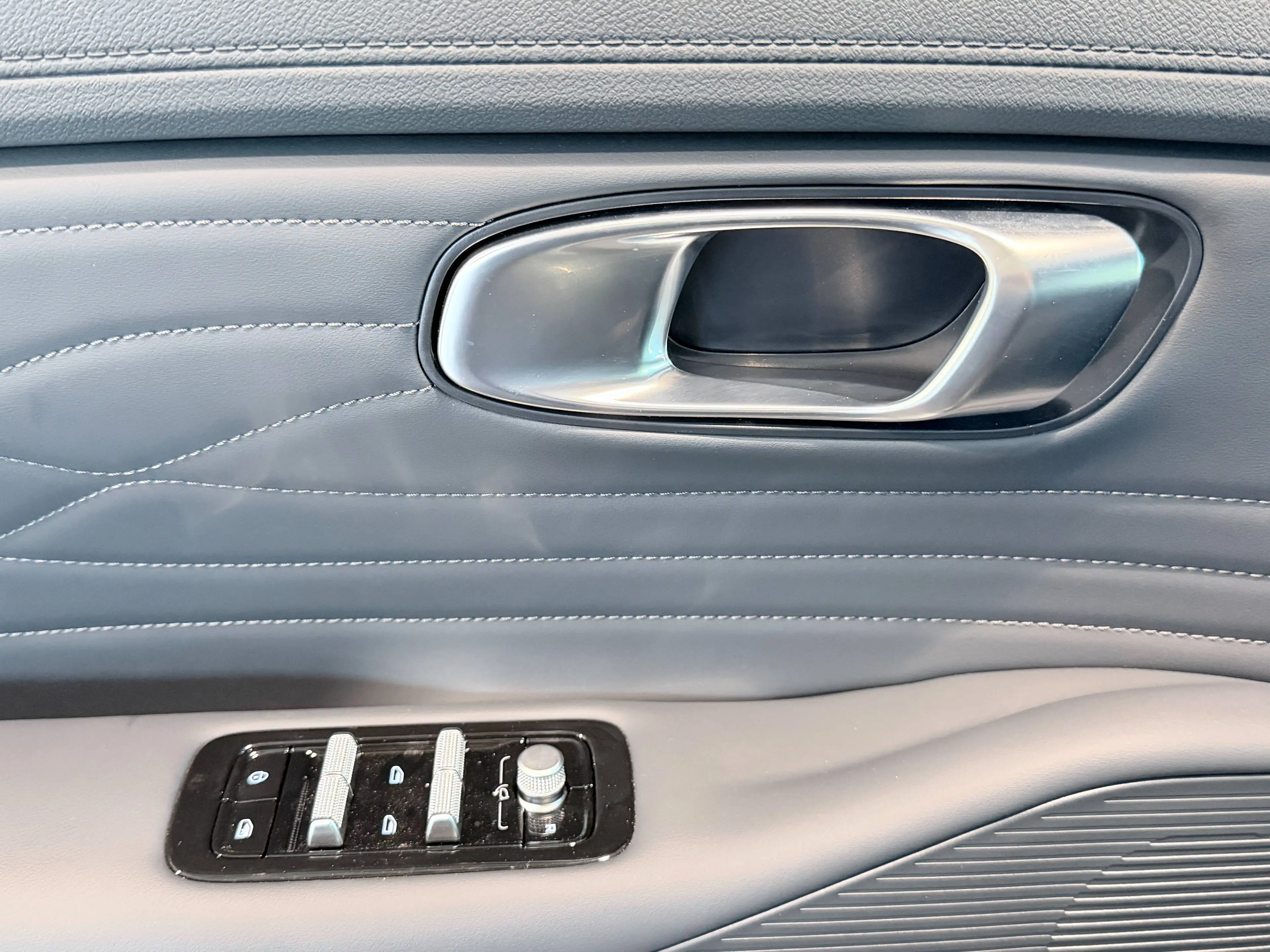 Geely Starray EM-i PHEV / PRO / 83KM EV / ACC / ICC — photo 12