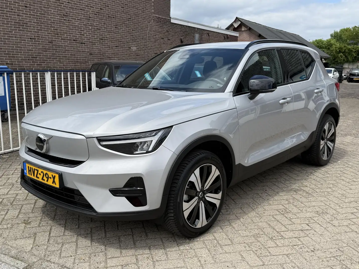 Volvo XC40 Recharge Grijs - 2
