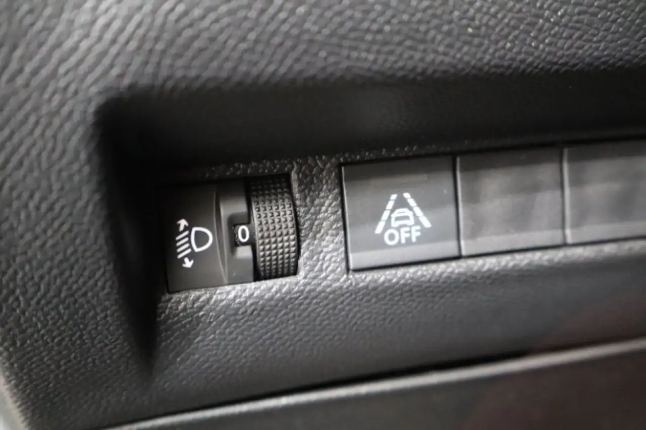 Peugeot 208 1.2i Active Pack, миниатюра 16