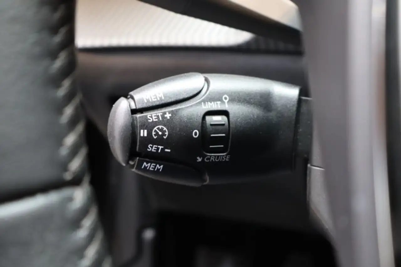 Peugeot 208 1.2i Active Pack, миниатюра 12