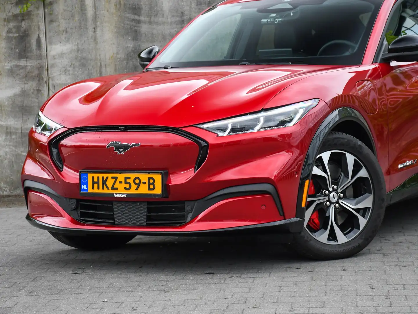 Ford Mustang Mach-E Premium Extended Range 98kWh 298pk RWD Automaat B& Rojo - 2