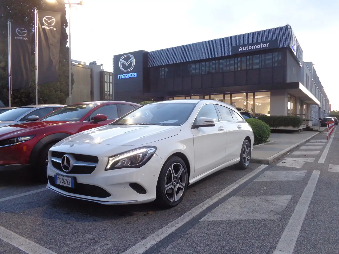 Mercedes-Benz CLA 220 CLA Shooting Brake 220 d Premium auto FL Bianco - 2