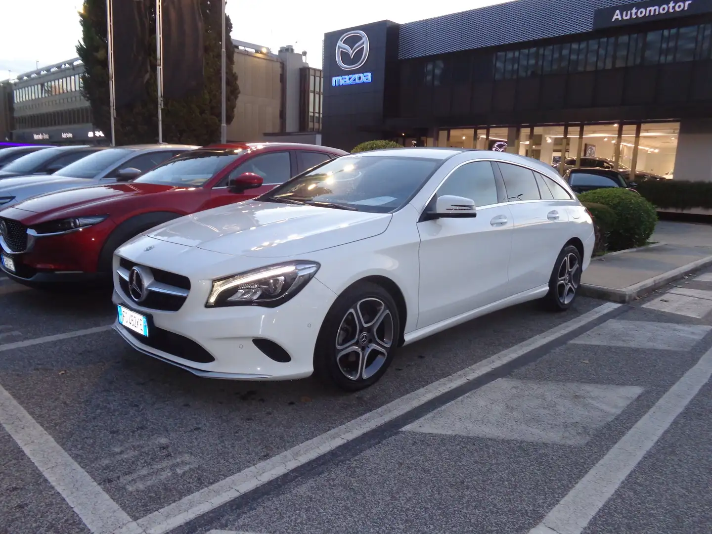 Mercedes-Benz CLA 220 CLA Shooting Brake 220 d Premium auto FL Bianco - 1