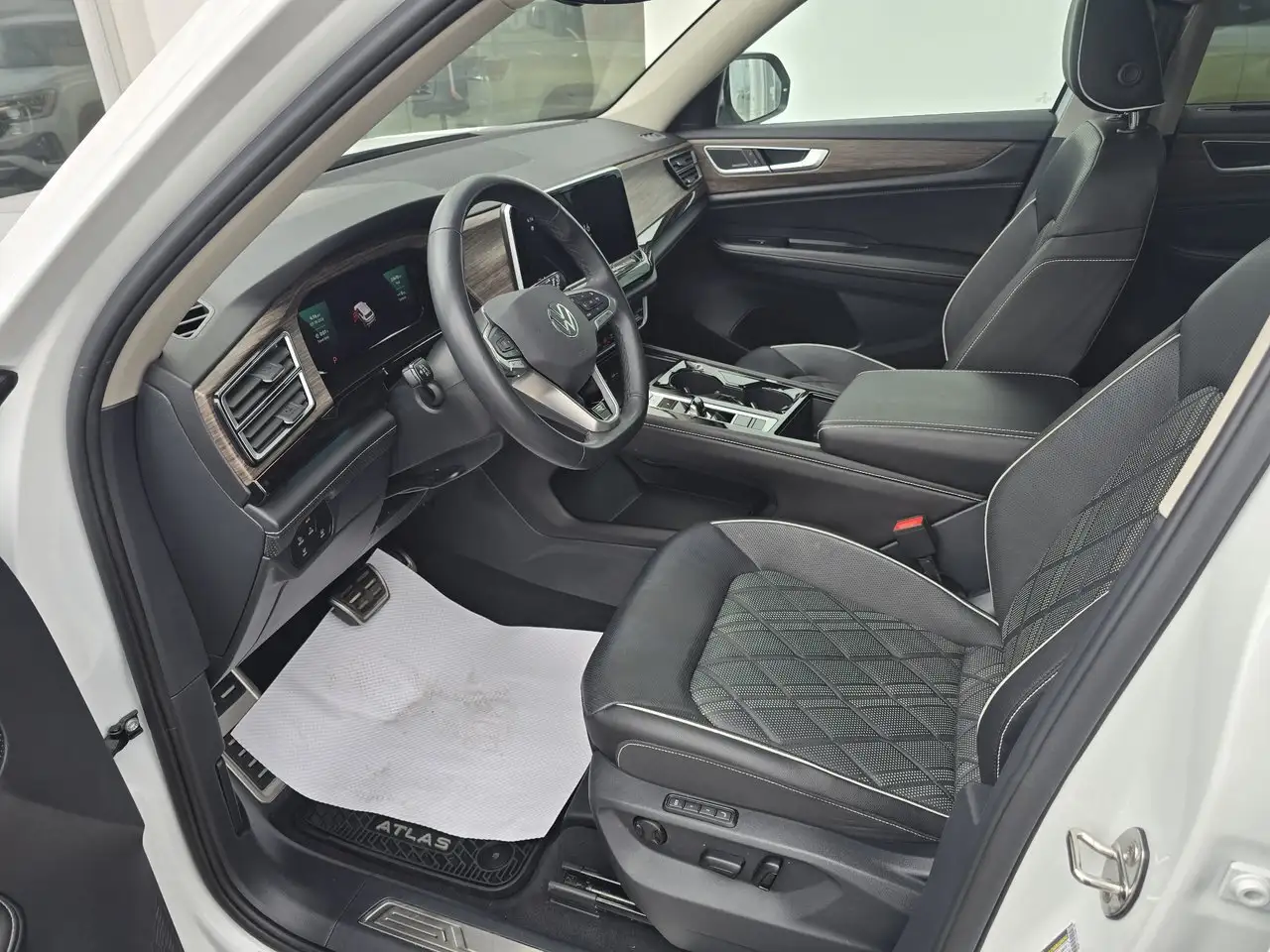 Volkswagen Atlas снимка Volkswagen Atlas