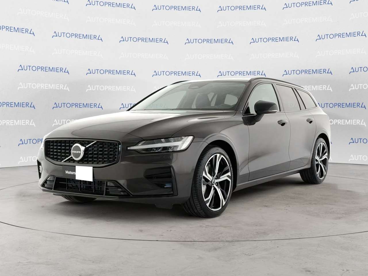 Volvo V60 V60 B4 automatico Plus Dark PRONTA CONSEGNA
