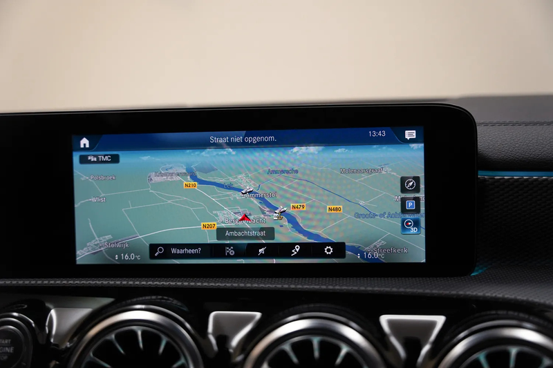 Mercedes-Benz CLA 180 SHOOTING BRAKE 180d Luxury Aut. [ Panorama Ambient — photo 8