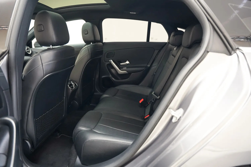 Mercedes-Benz CLA 180 SHOOTING BRAKE 180d Luxury Aut. [ Panorama Ambient — photo 14