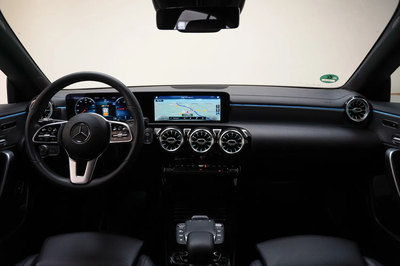 Mercedes-Benz CLA 180 SHOOTING BRAKE 180d Luxury Aut. [ Panorama Ambient — photo 4