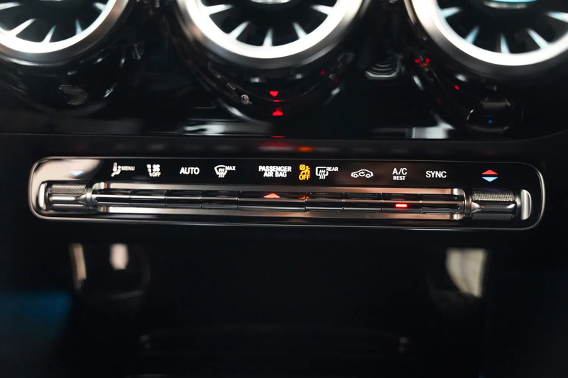 Mercedes-Benz CLA 180 SHOOTING BRAKE 180d Luxury Aut. [ Panorama Ambient — photo 9