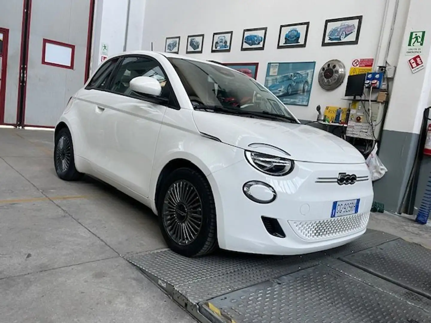 Fiat 500e 500 42 kWh Icon Perfetta 300 Km autonomia! Weiß - 2