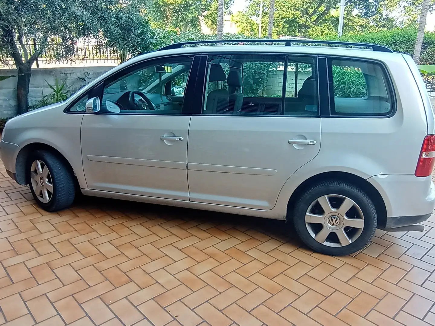 Volkswagen Touran 2.0 80 kw - 1