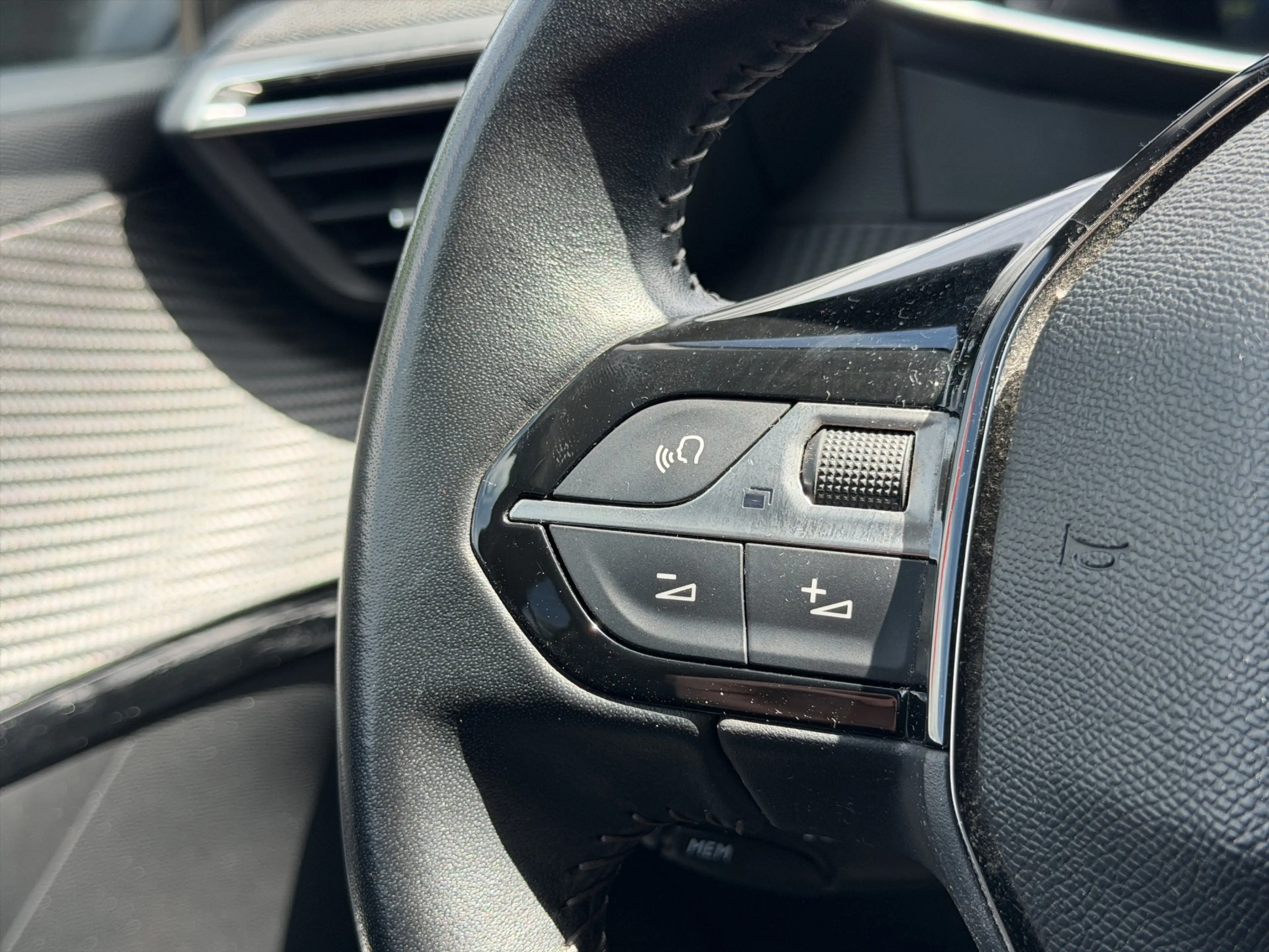 Peugeot 208 1.2 PureTech Blue Lease Allure Camera | Parkeersen — photo 12