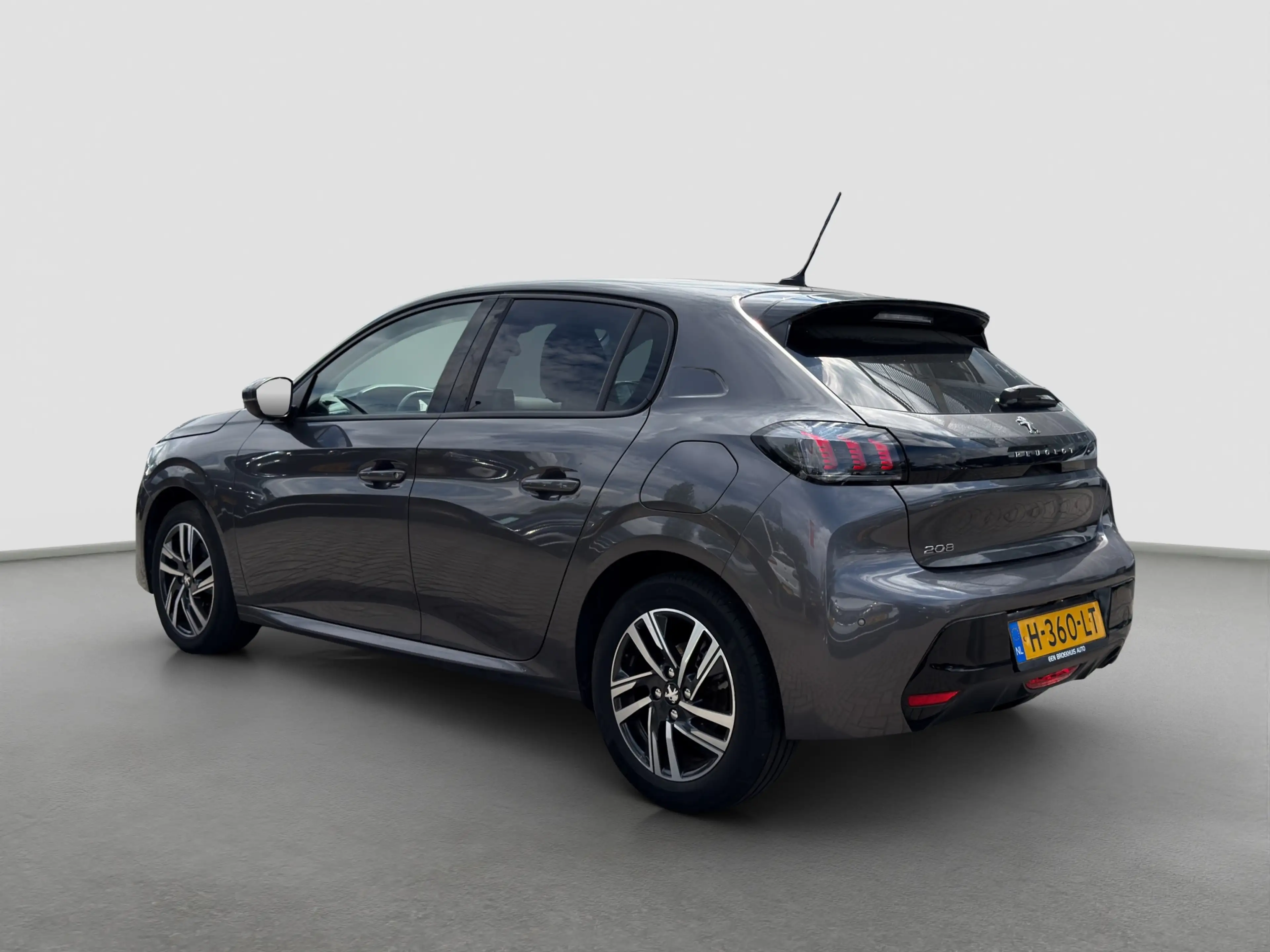 Peugeot 208 1.2 PureTech Blue Lease Allure Camera | Parkeersen — photo 2
