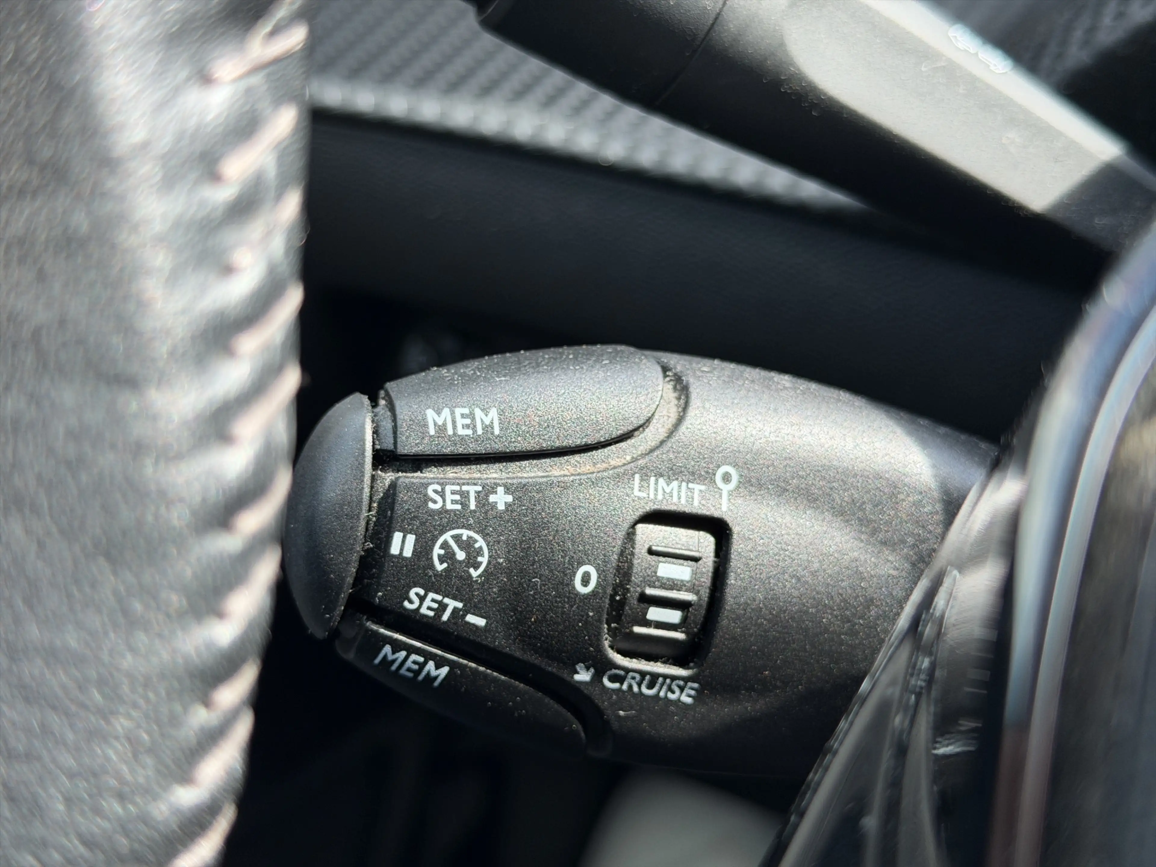 Peugeot 208 1.2 PureTech Blue Lease Allure Camera | Parkeersen — photo 14