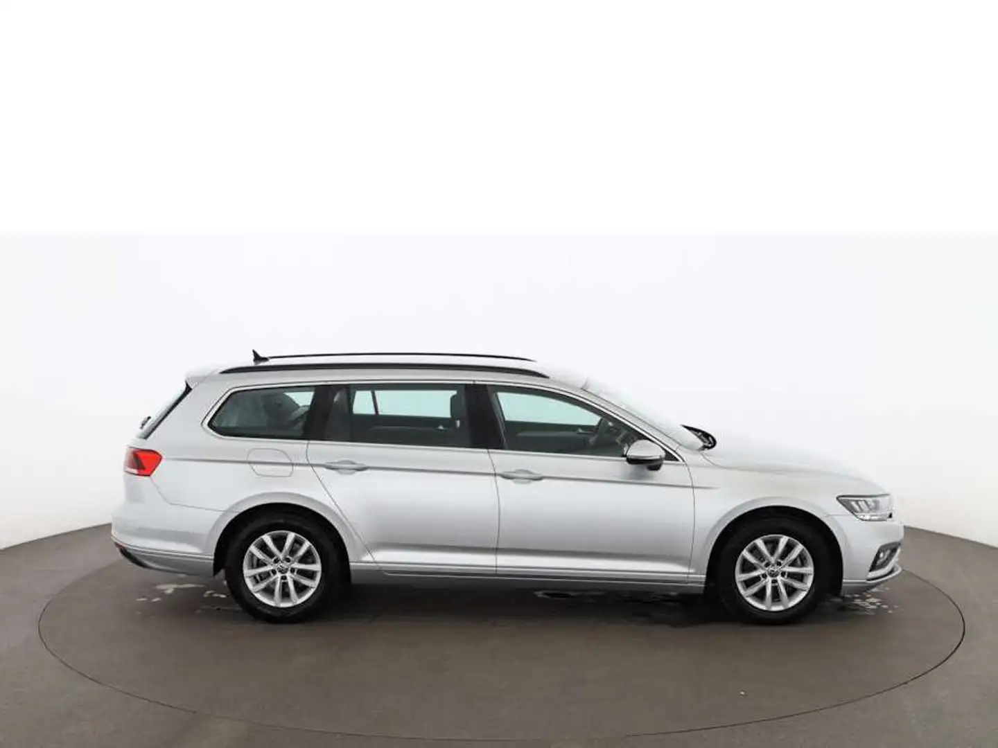 Volkswagen Passat Variant 2.0 TDI Business Aut LED AHK RADAR Срібний - 2