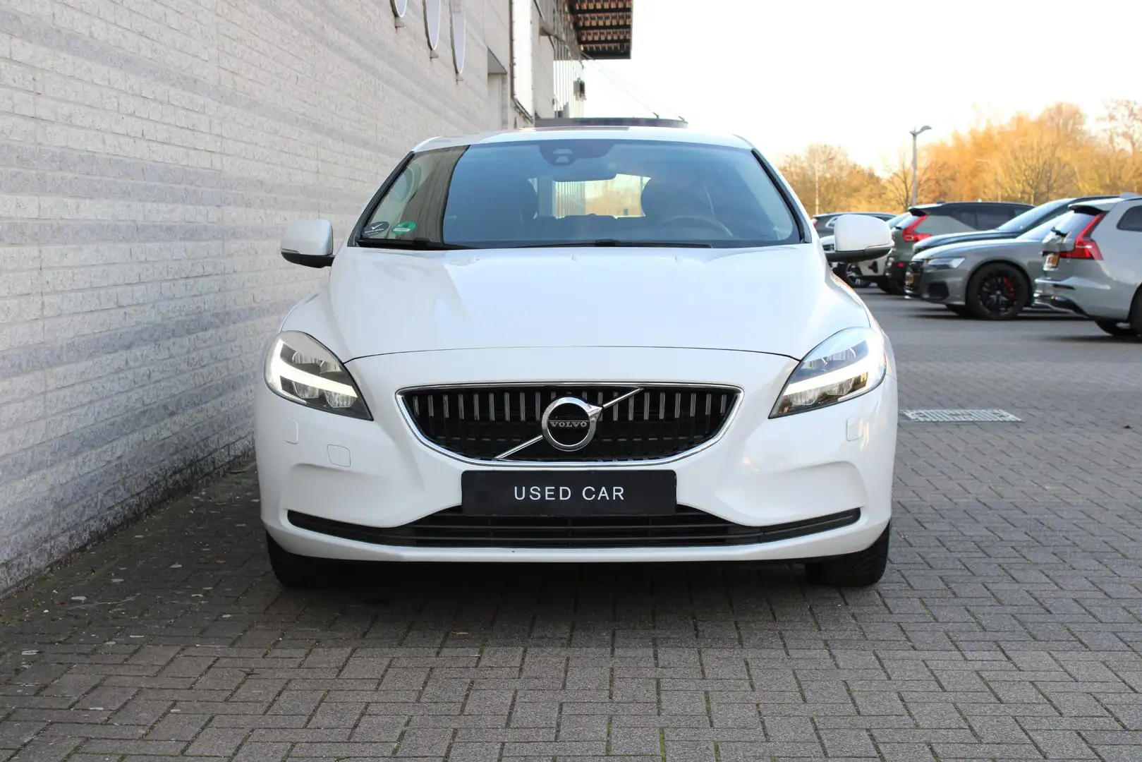 Volvo V40 2.0 T2 Nordic+ | Dealeronderhouden | Parkeerverwar Blanc - 2