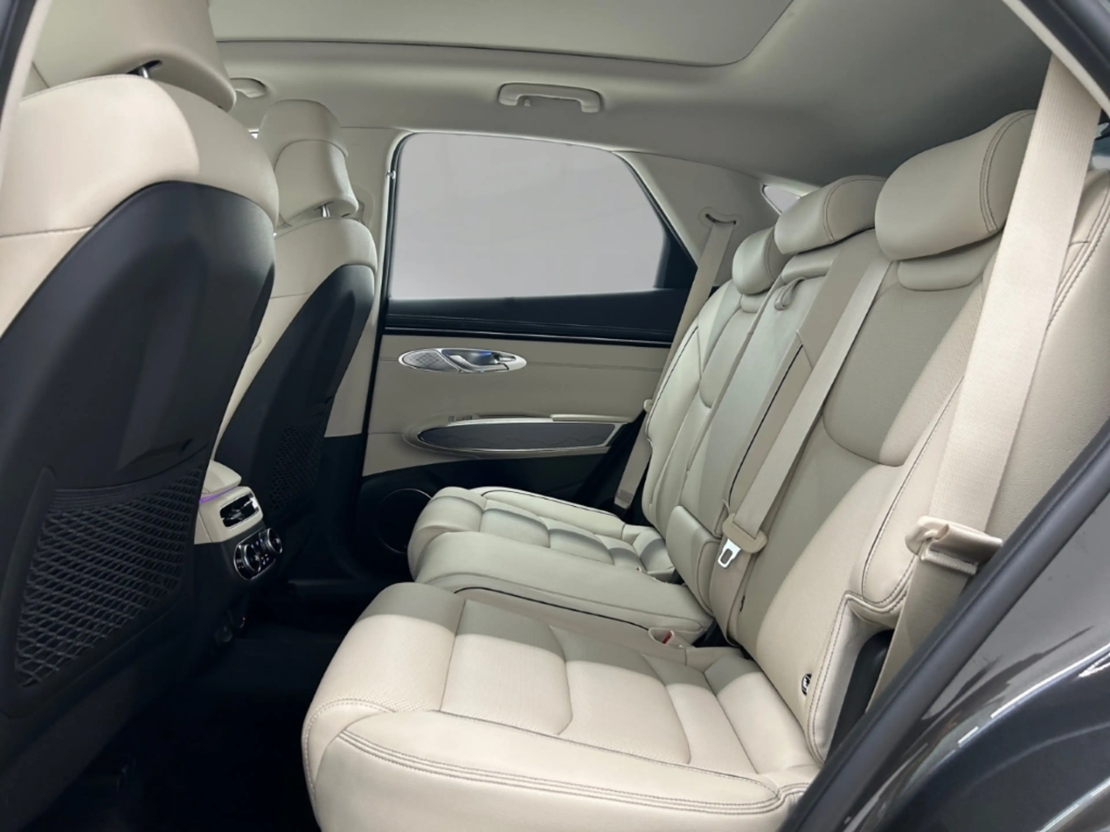Genesis GV70 Luxury 4WD AD El. Panodach Memory Sitze LED ACC El — photo 13