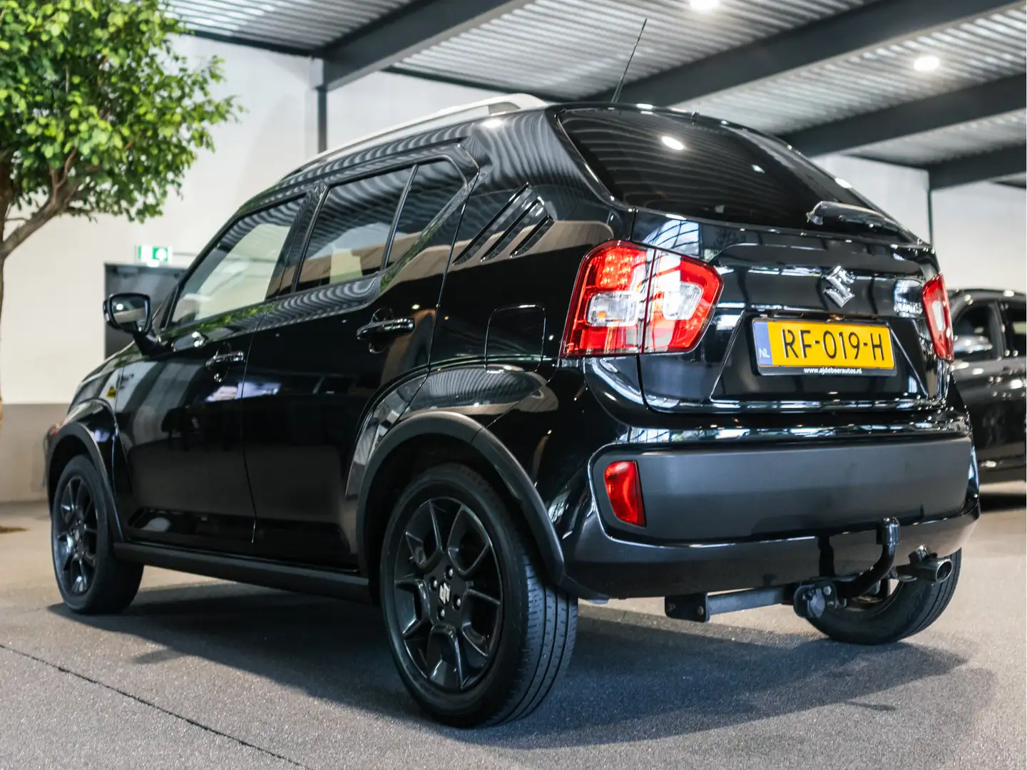 Suzuki Ignis 1.2 Stijl Camera | Trekhaak | Navi | Lane-assist Zwart - 2