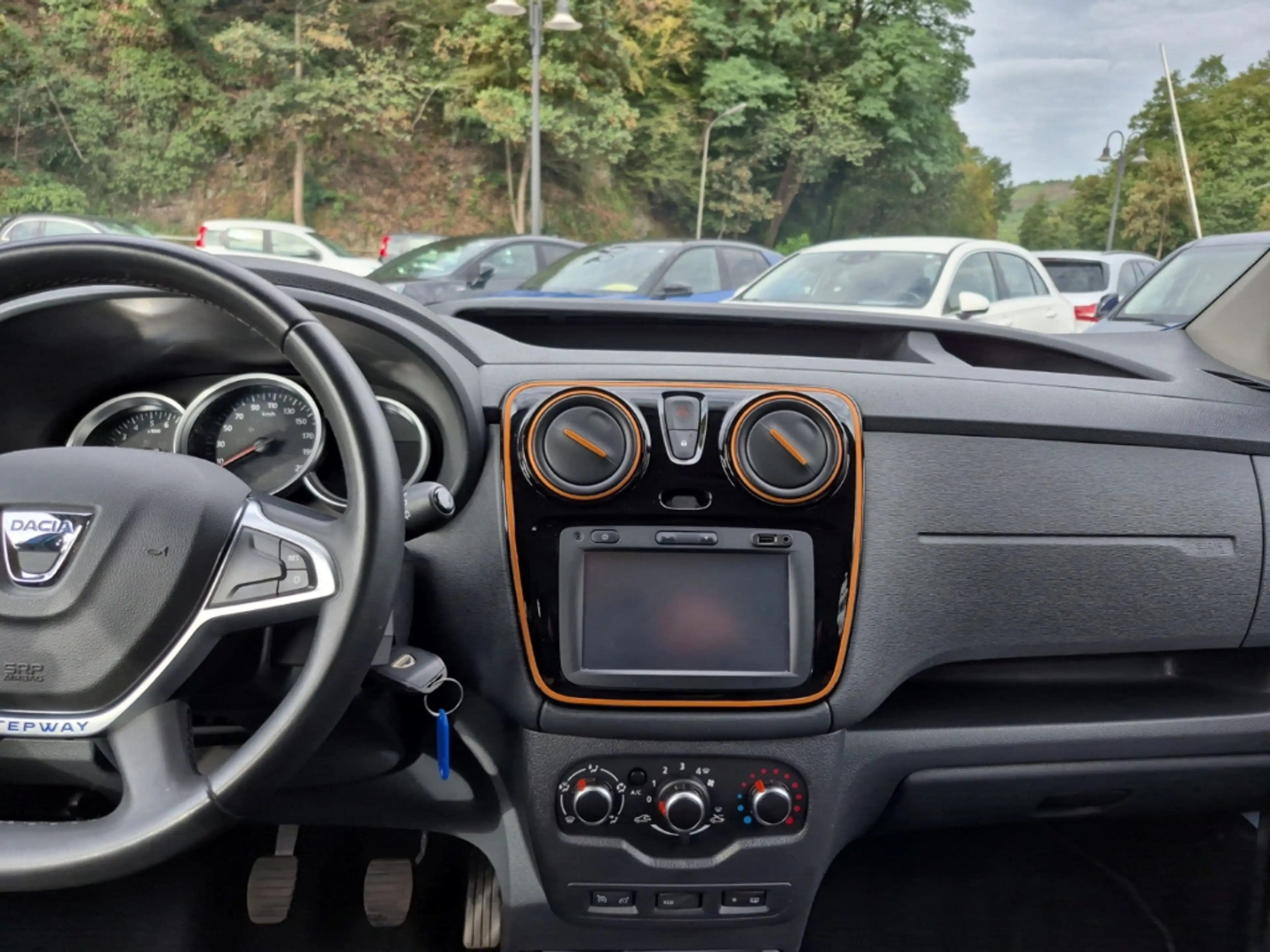 Dacia Dokker Stepway Celebration NAV LM Sitzheizung — photo 11