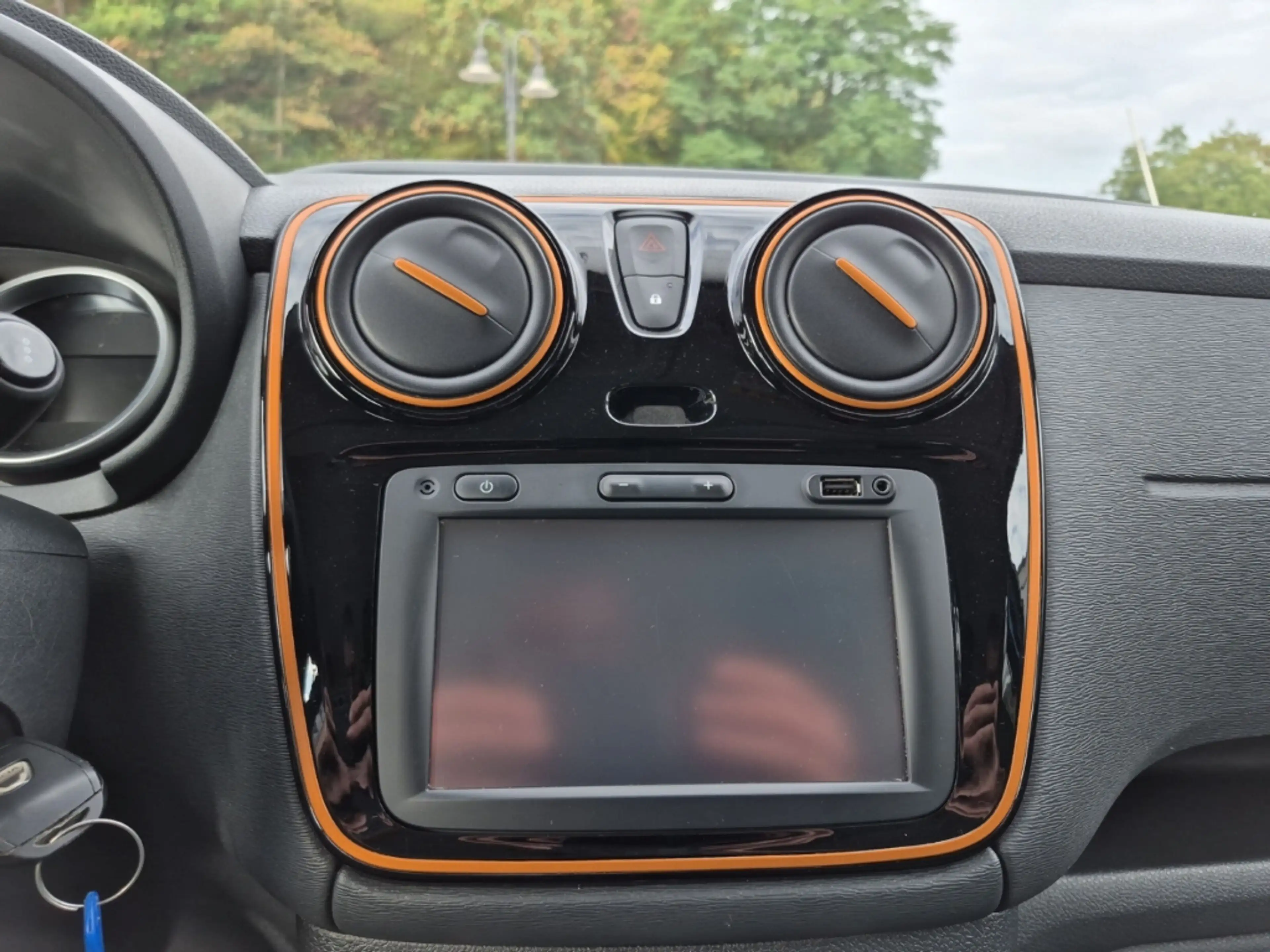 Dacia Dokker Stepway Celebration NAV LM Sitzheizung — photo 12