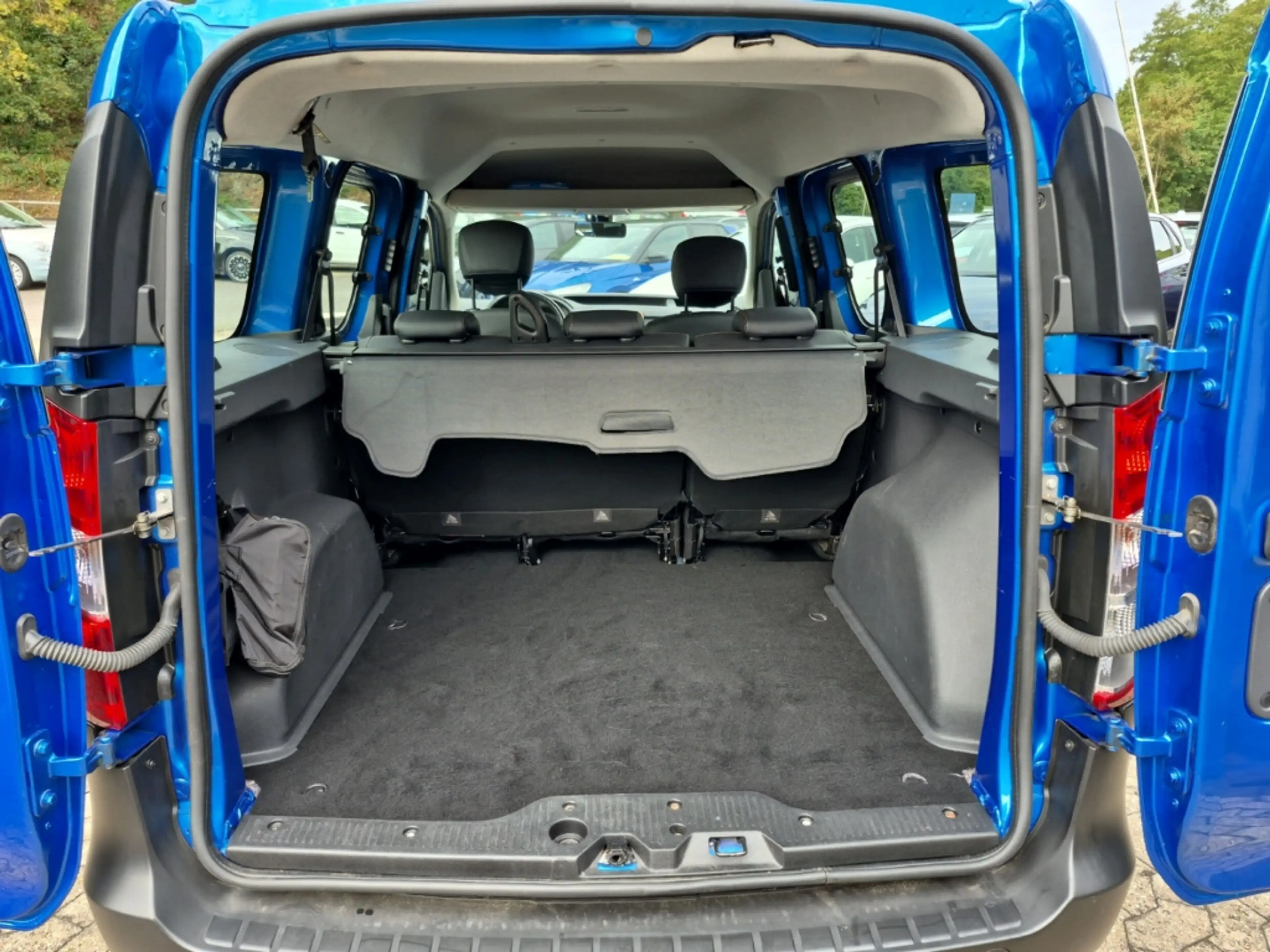 Dacia Dokker Stepway Celebration NAV LM Sitzheizung — photo 14