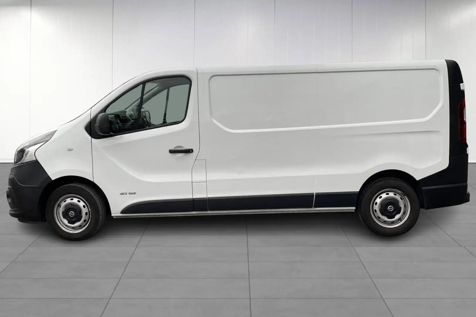 Nissan NV300 Bestelwagen L2H1 Airco - trekhaak Wit - 2