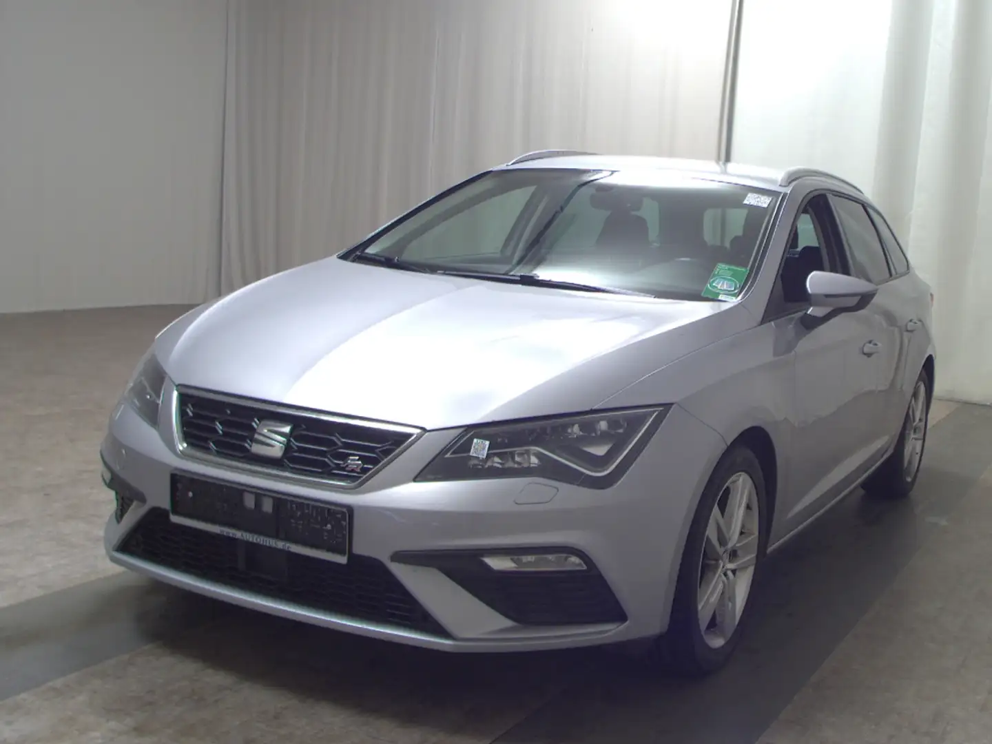 SEAT Leon 1.5 TSI ST FR Navi LED vc AUT Sportp. LM Silber - 2