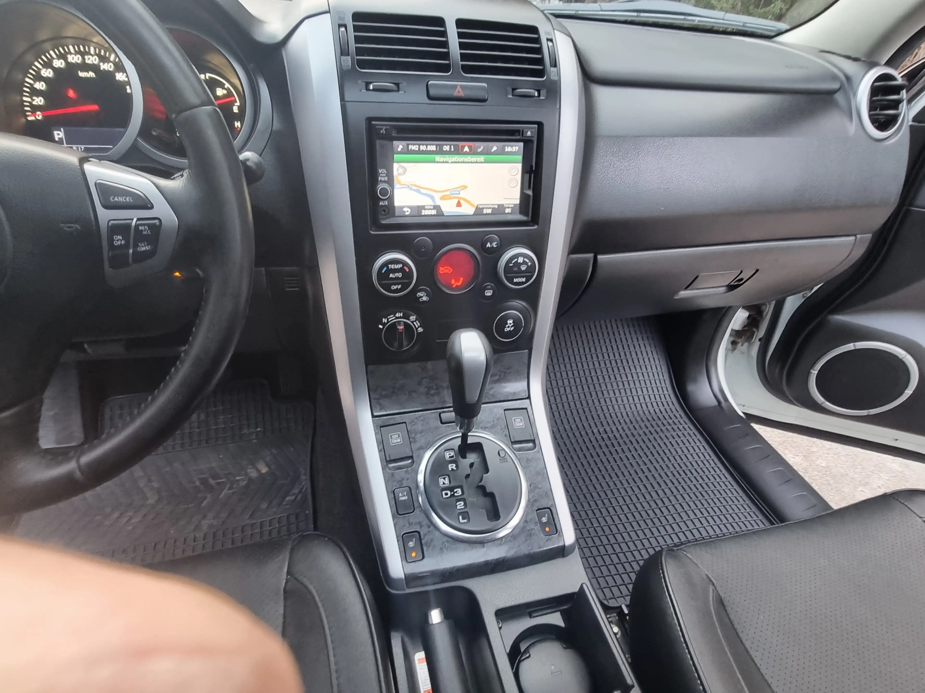 Suzuki Grand Vitara 2,4 VX-E Executive L4 Aut.**AHK**LEDER**NAVI**RFK* — photo 14