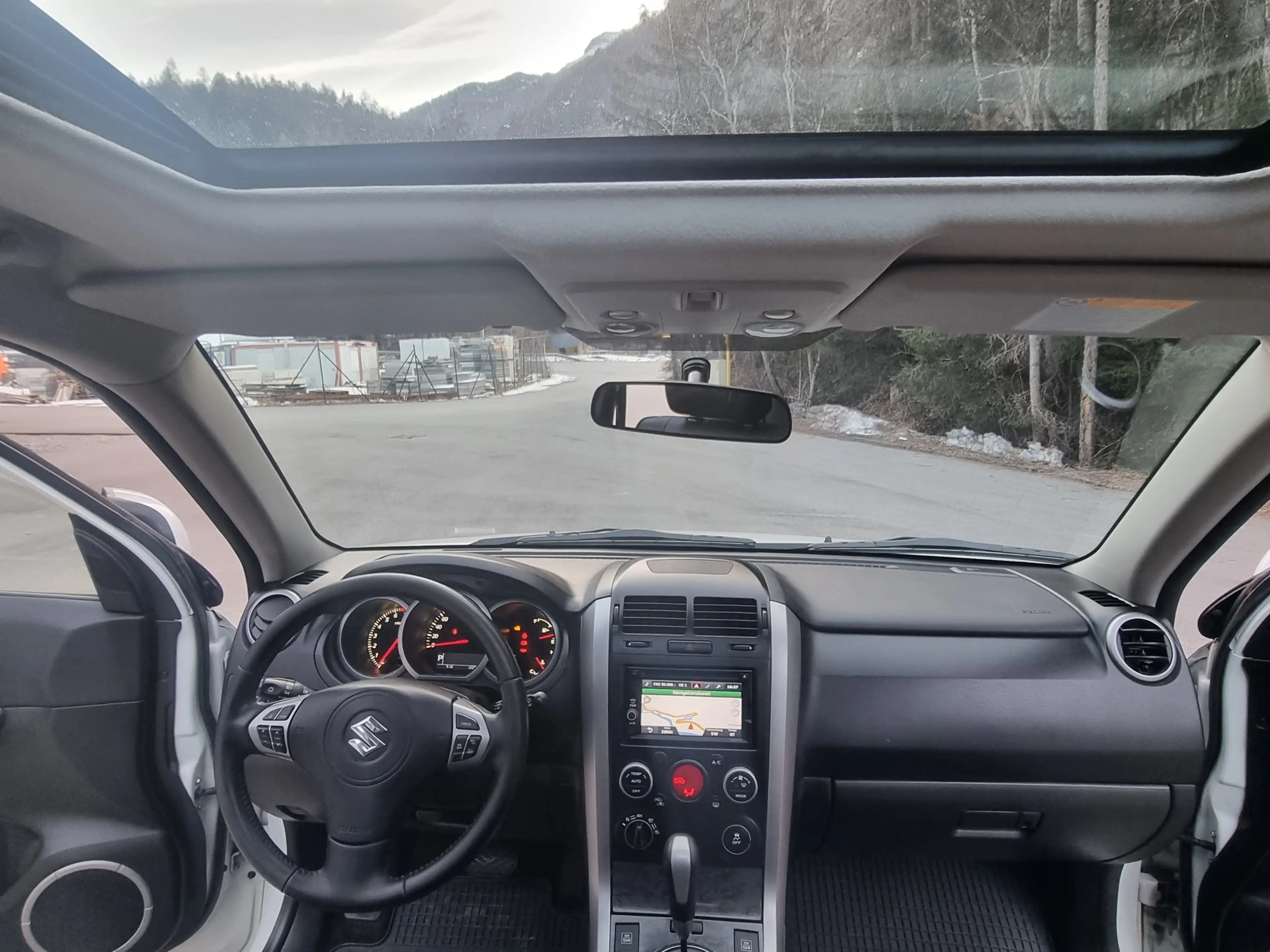 Suzuki Grand Vitara 2,4 VX-E Executive L4 Aut.**AHK**LEDER**NAVI**RFK* — photo 9