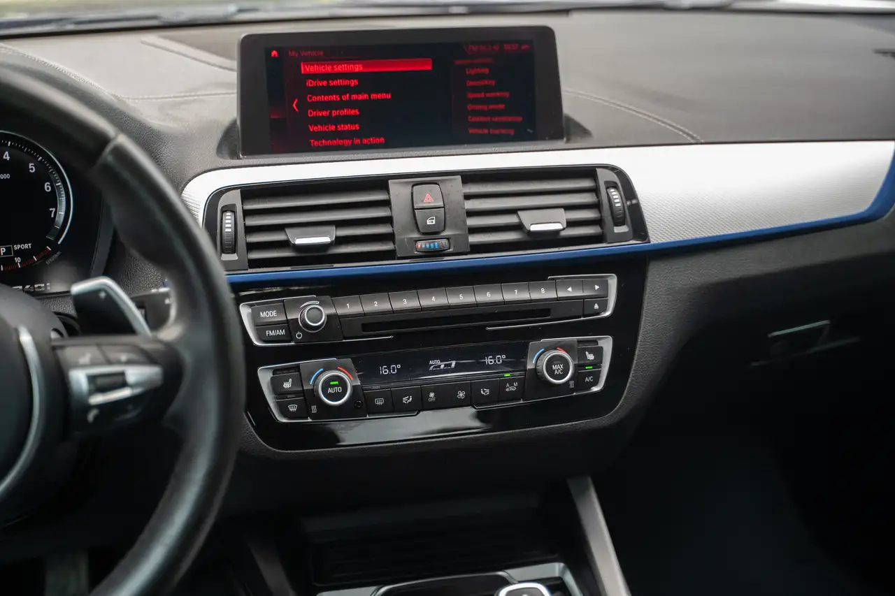 BMW 2 Series photo BMW 2 Series