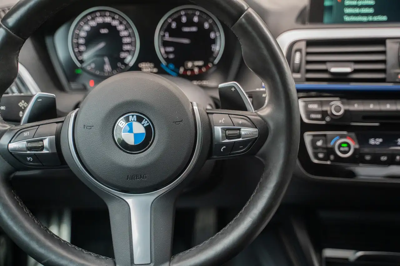 BMW 2 Series photo BMW 2 Series