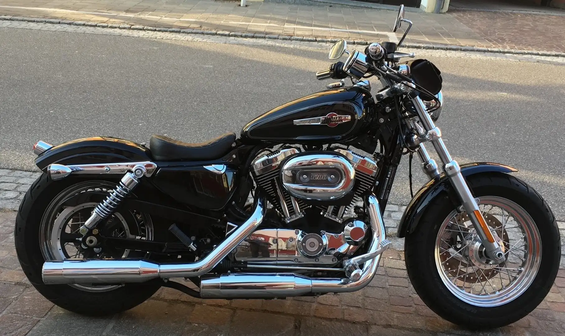 Harley-Davidson XL 1200 Sportster XL1200C Custom vivid black Umbau Negru - 1