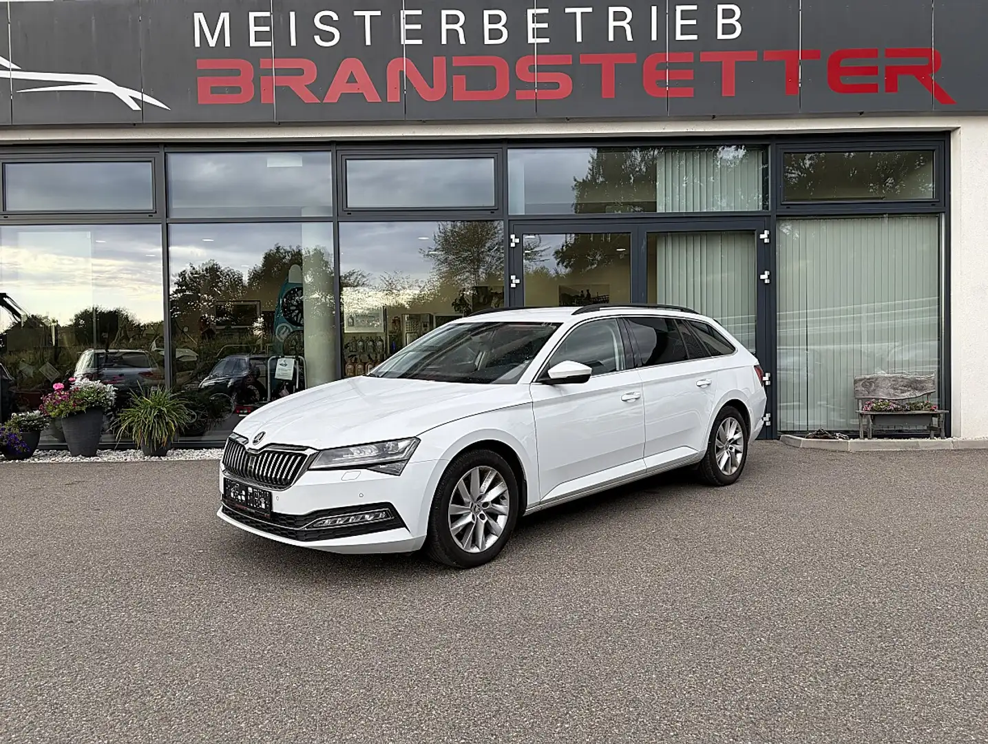 Skoda Superb Kombi 2,0 TDI 4x4 Style DSG Allrad Weiß - 1