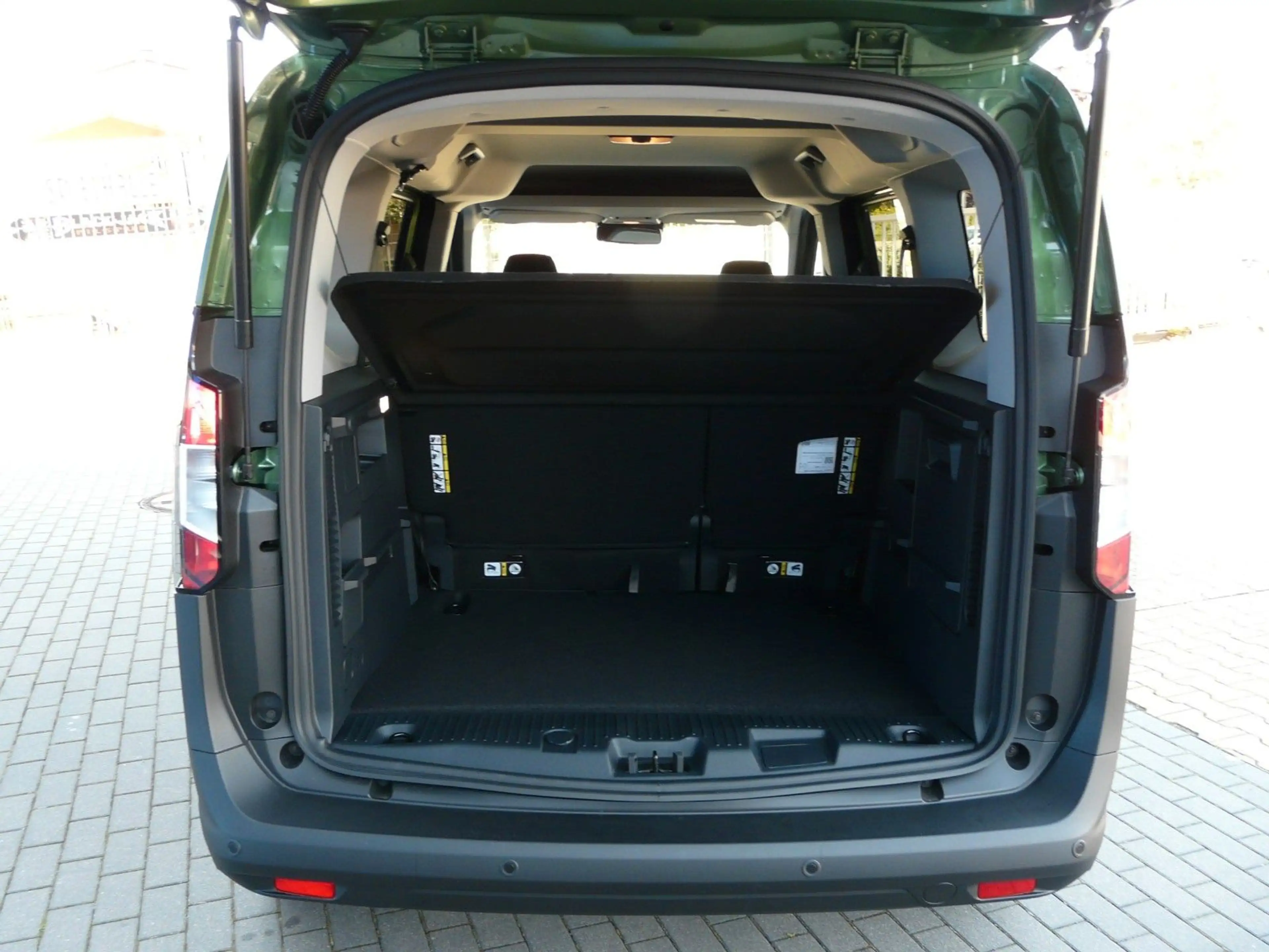 Ford Tourneo Courier Titanium *Automatik* — photo 12