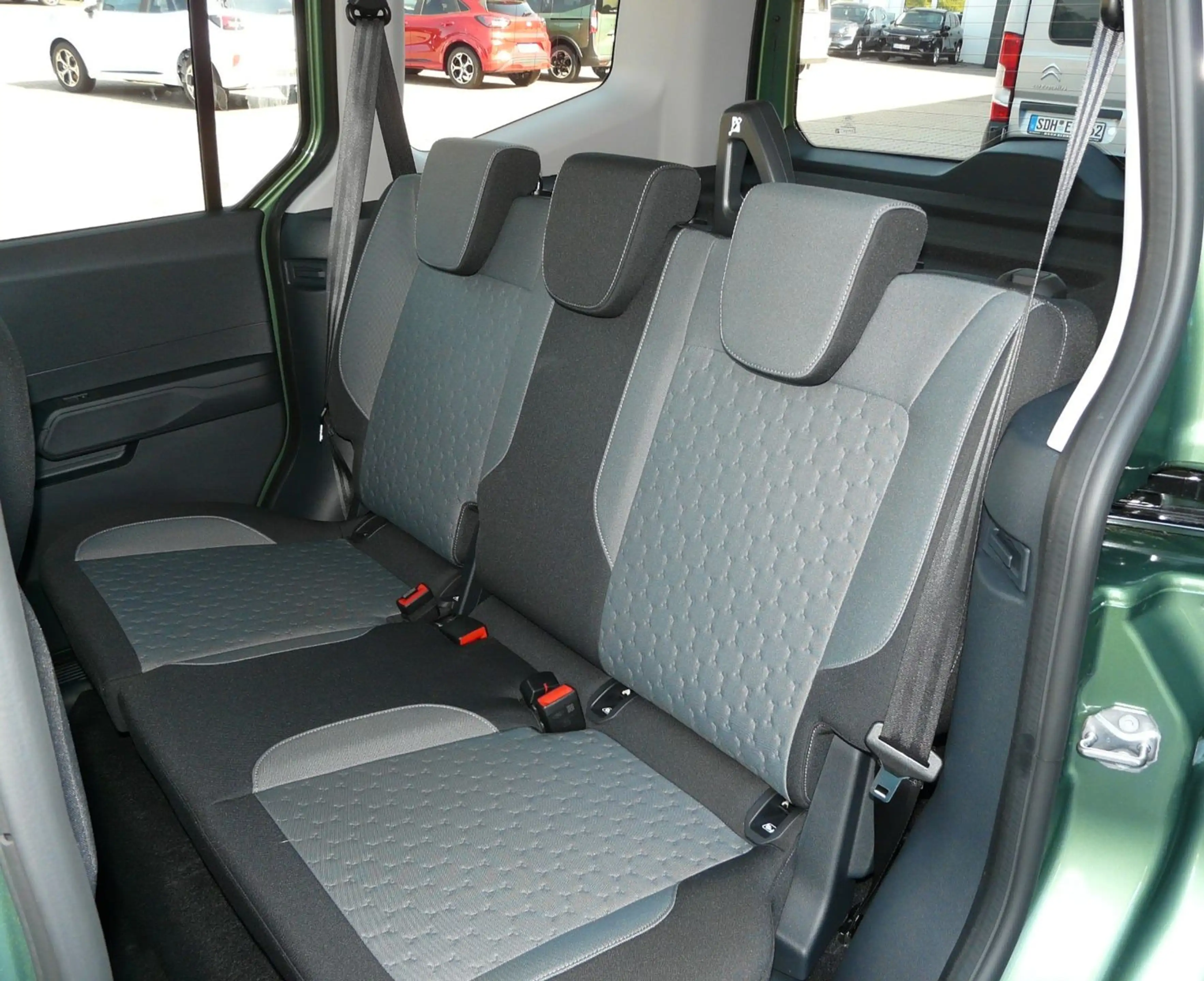 Ford Tourneo Courier Titanium *Automatik* — photo 15