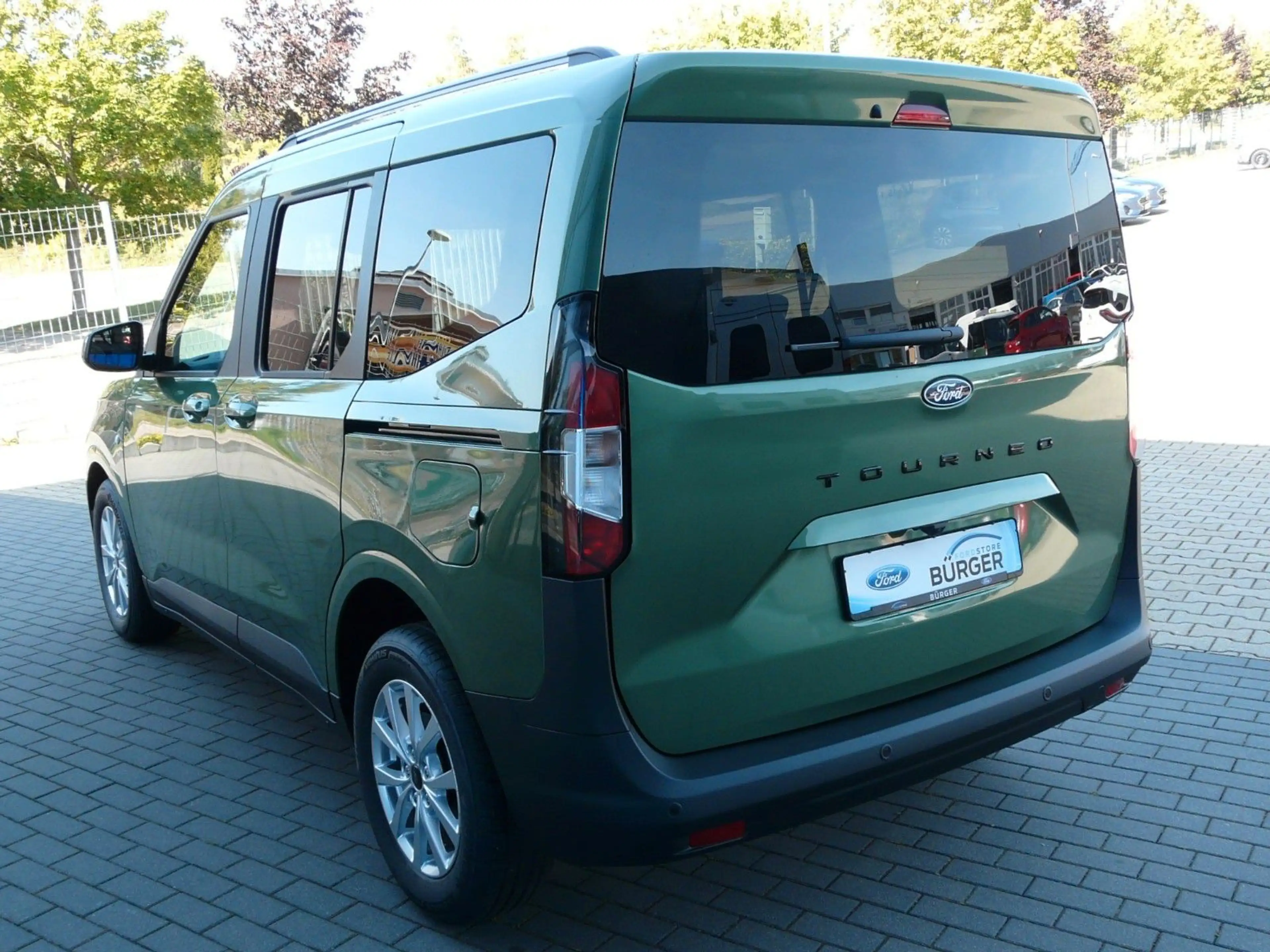Ford Tourneo Courier Titanium *Automatik* — photo 3