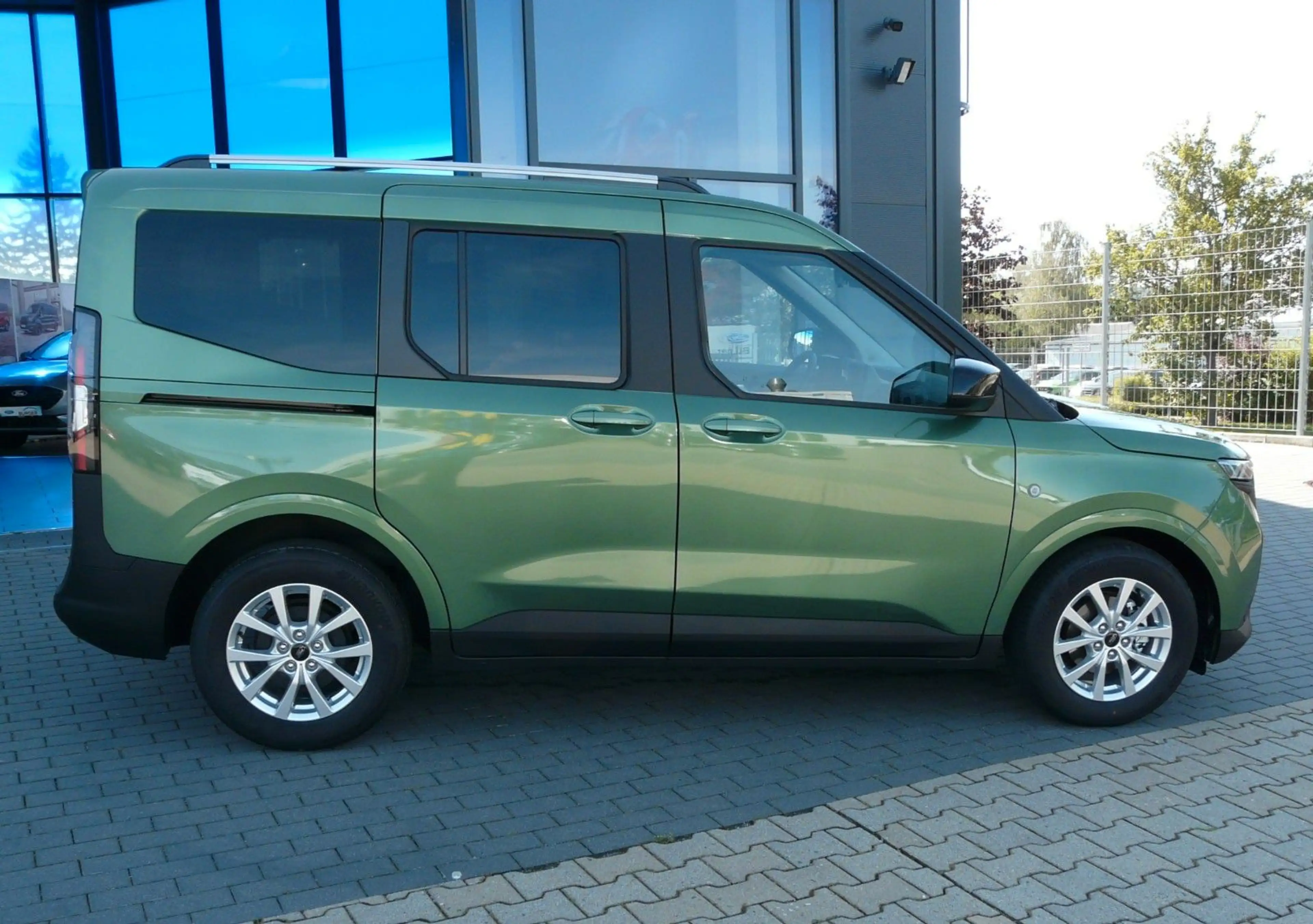 Ford Tourneo Courier Titanium *Automatik* — photo 6