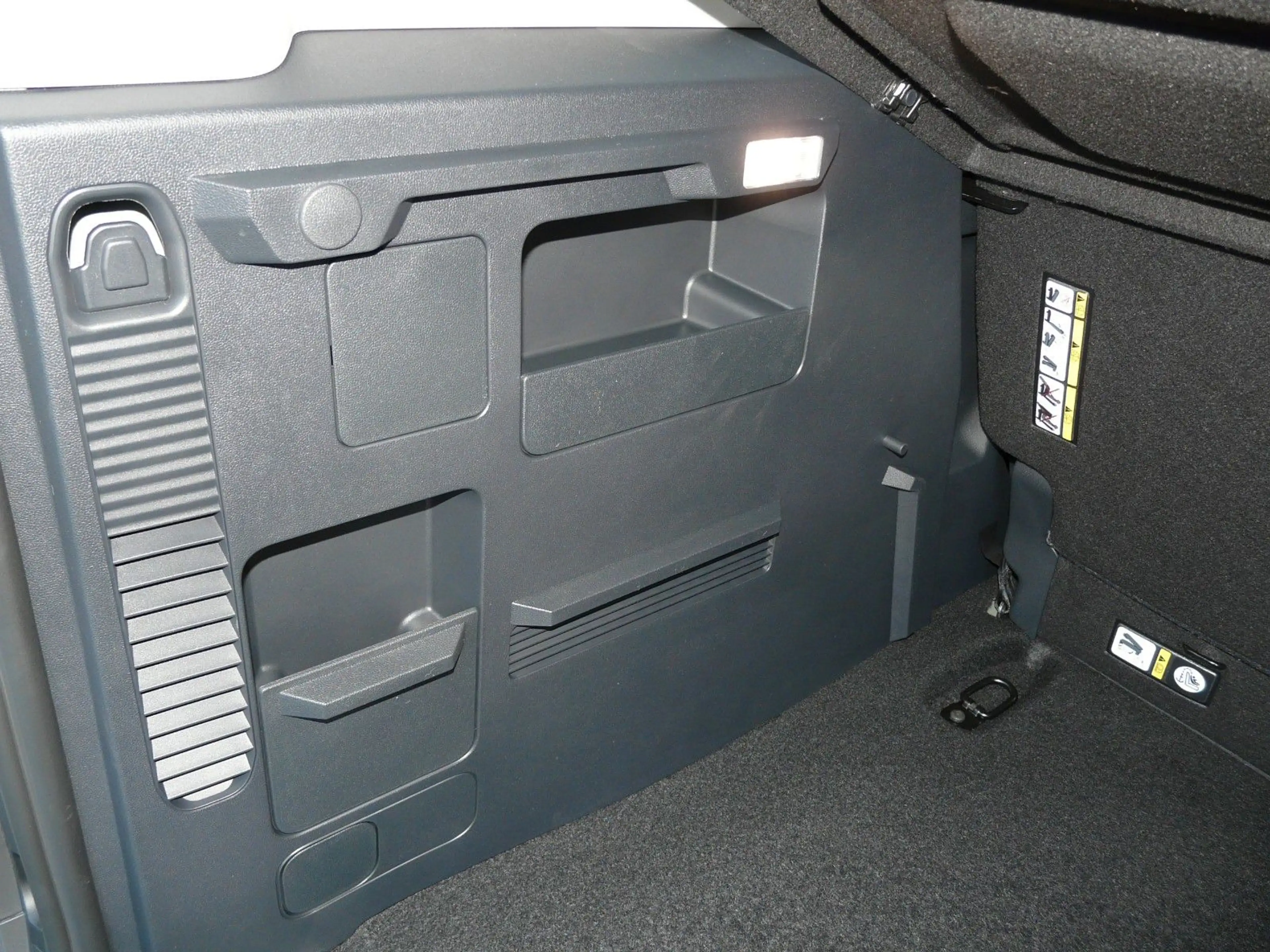 Ford Tourneo Courier Titanium *Automatik* — photo 14
