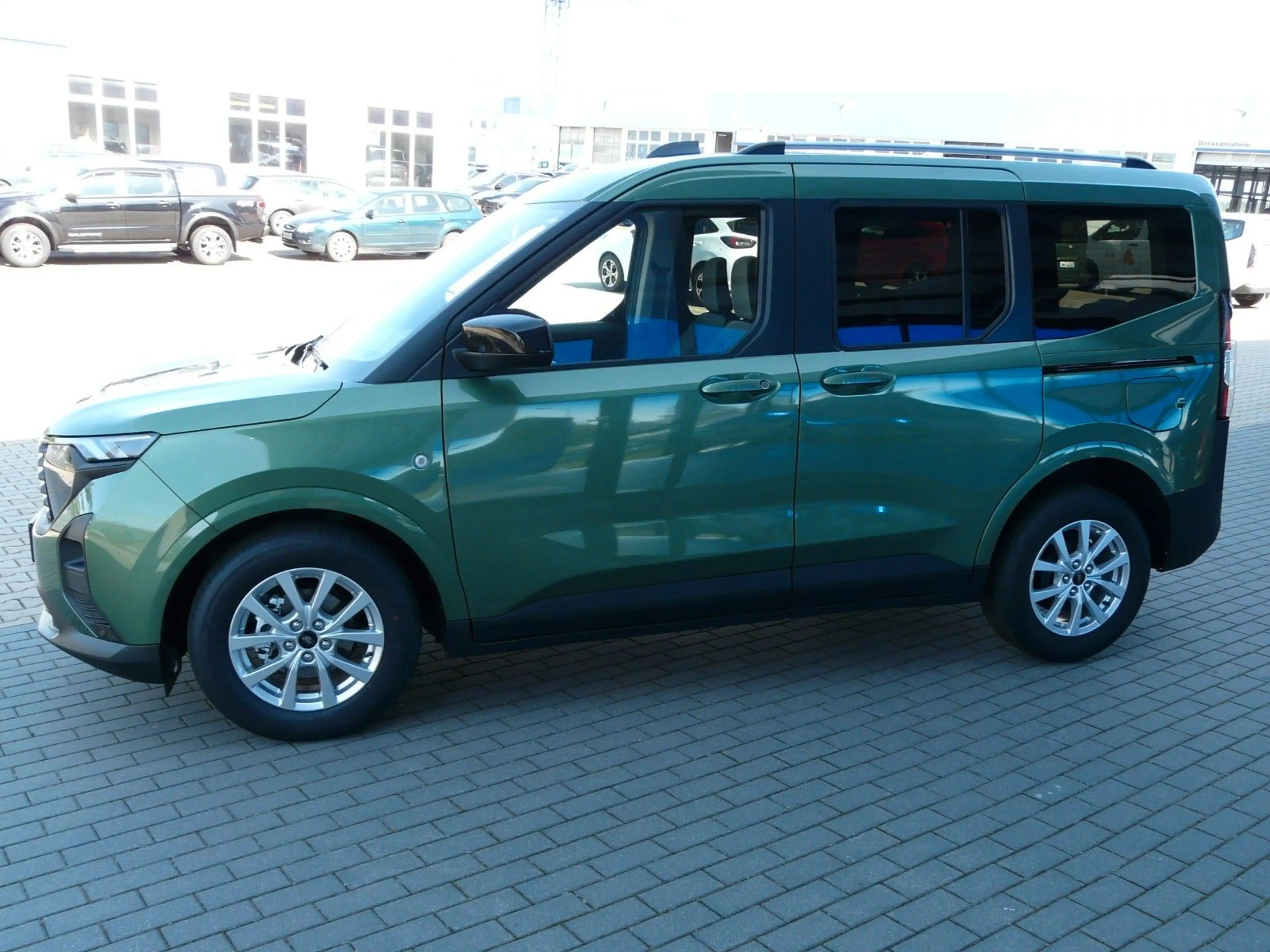 Ford Tourneo Courier Titanium *Automatik* — photo 2