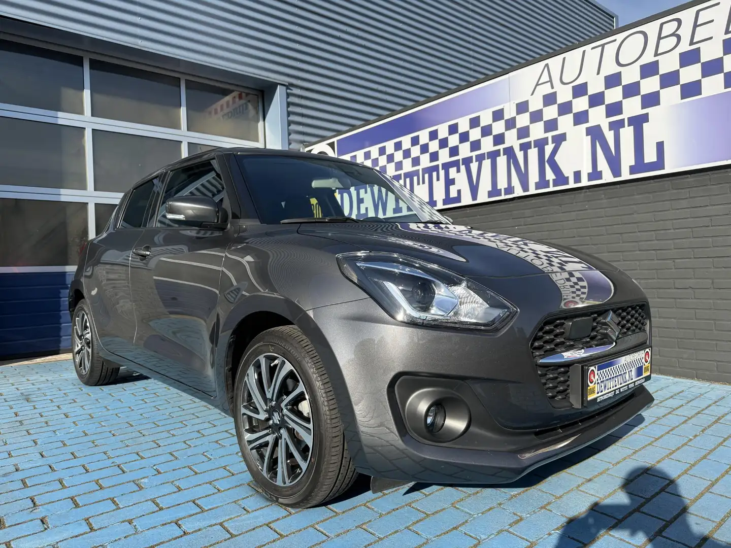 Suzuki Swift 1.2 Style Smart Hybrid ADAP CRUISE P-CAM APPLE Grijs - 1
