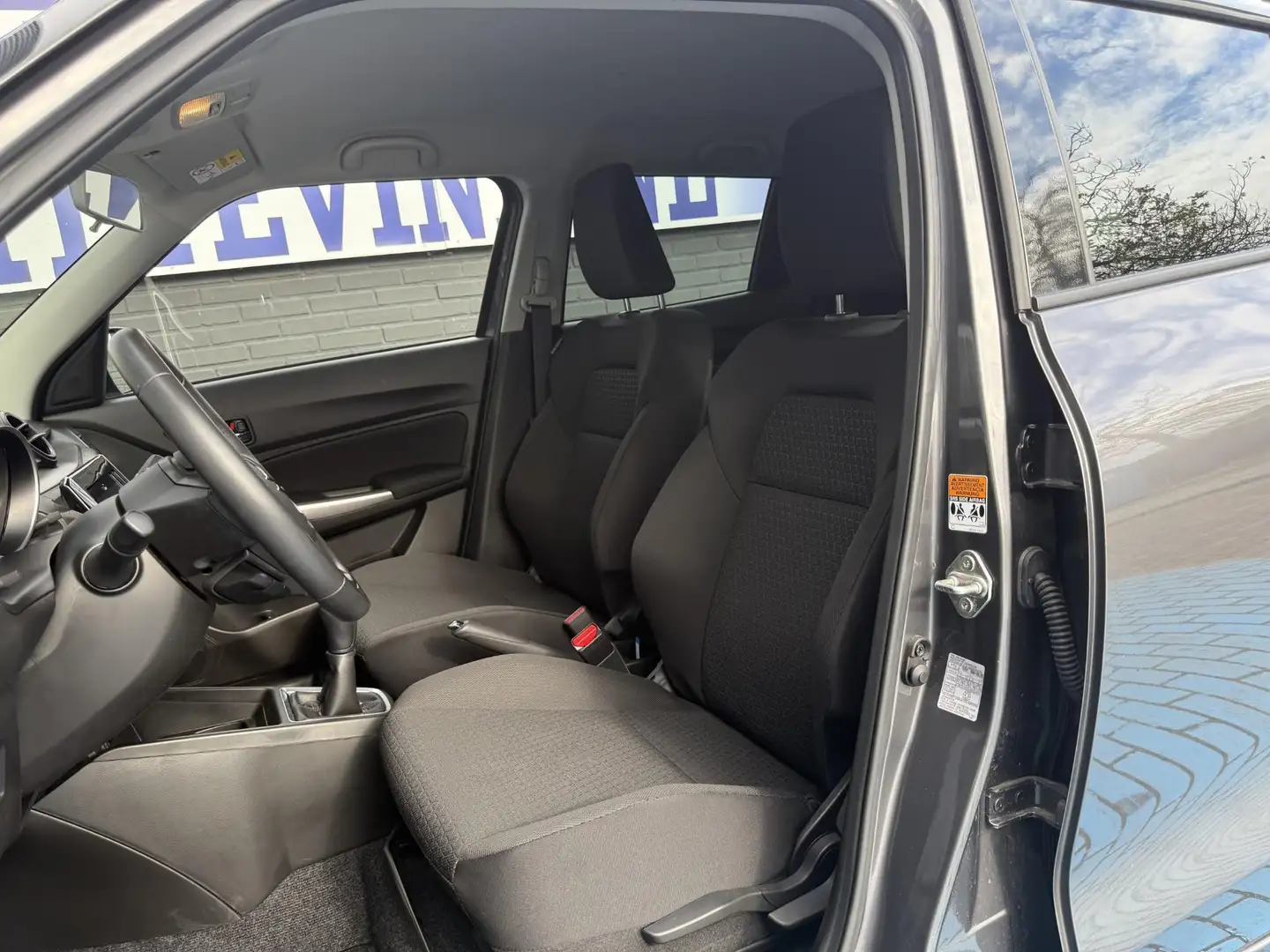 Suzuki Swift 1.2 Style Smart Hybrid ADAP CRUISE P-CAM APPLE Grijs - 2