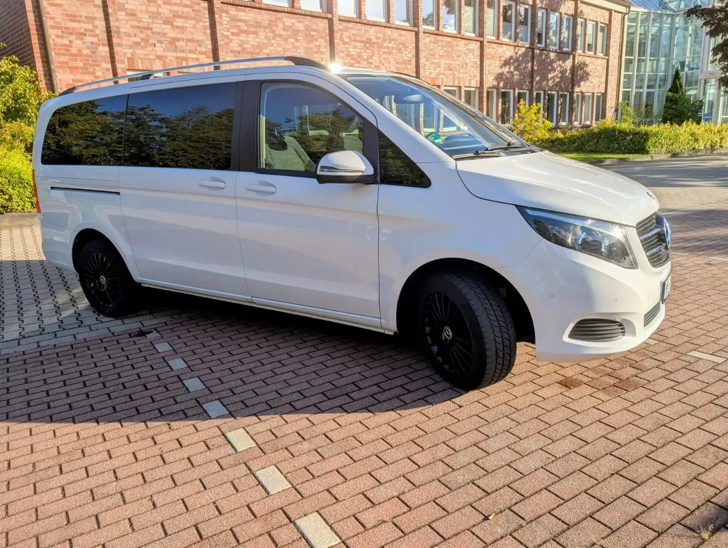 Mercedes-Benz V 220 V 220 d lang 4Matic 7G-TRONIC Avantgarde Edition Weiß - 2