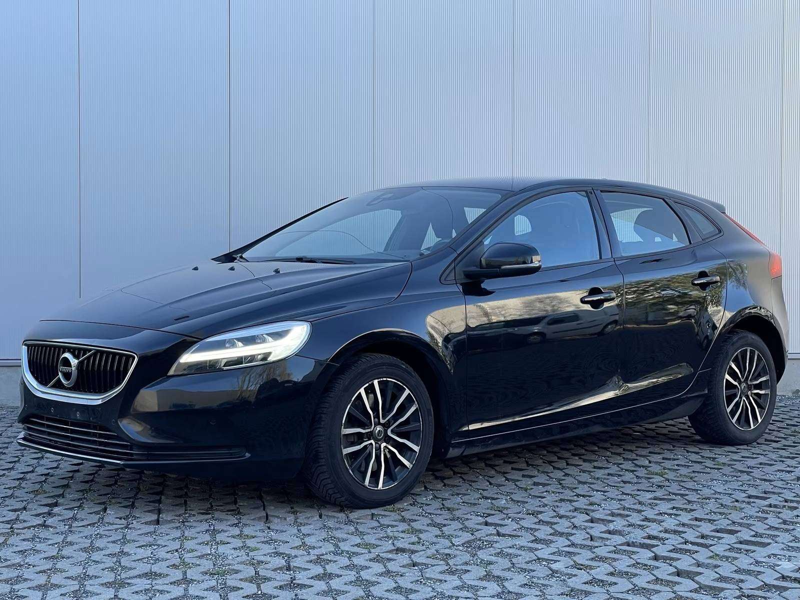 Volvo V40 V40 D2 Momentum Aut. 120 (4.75) Momentum - foto 1