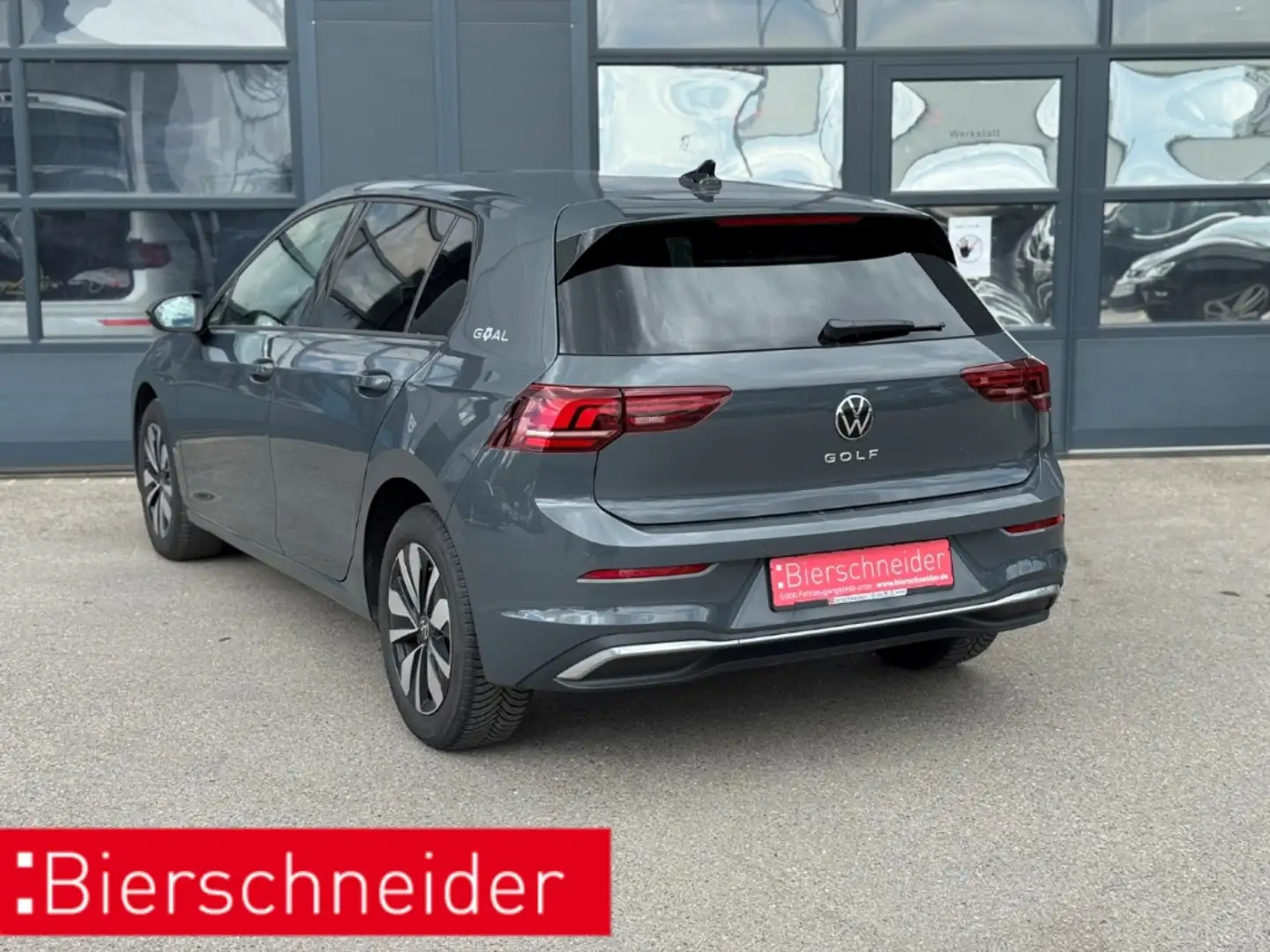Volkswagen Golf 8 2.0 TDI DSG Goal LED NAVI AHK ACC SIDEASS KAMERA Szary - 2