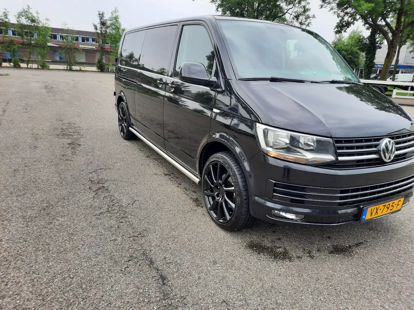 Volkswagen Transporter Transporter 2.0 TDI L2H1 automaat dubbel cab. Zwart - 1