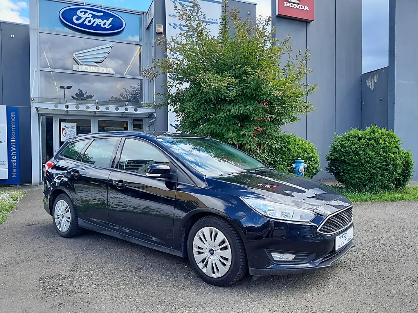 Ford Focus Traveller 1,5 TDCi Trend Schwarz - 1