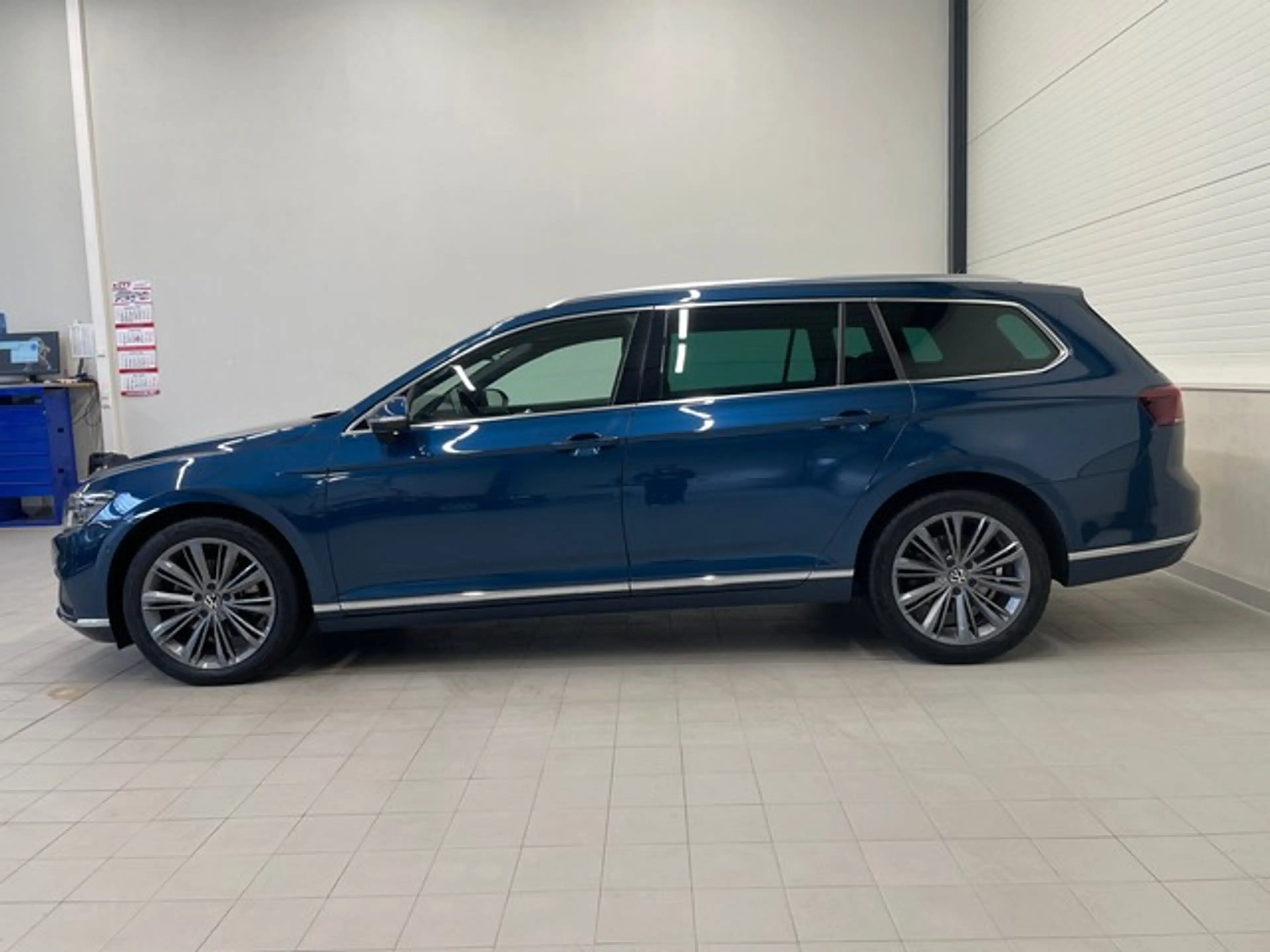 Volkswagen Passat Variant 2.0 TDI DSG Elegance — photo 4