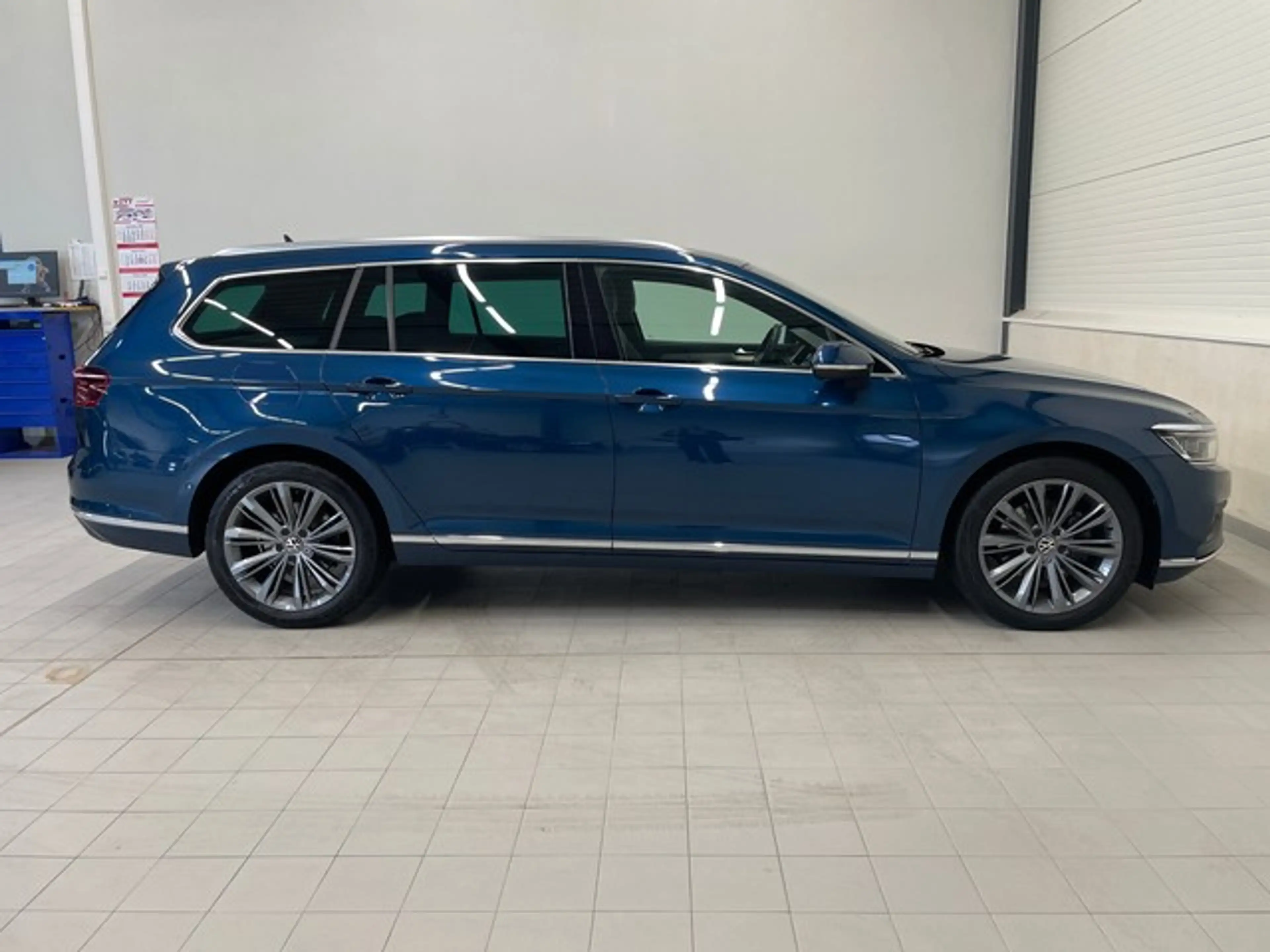 Volkswagen Passat Variant 2.0 TDI DSG Elegance — photo 8