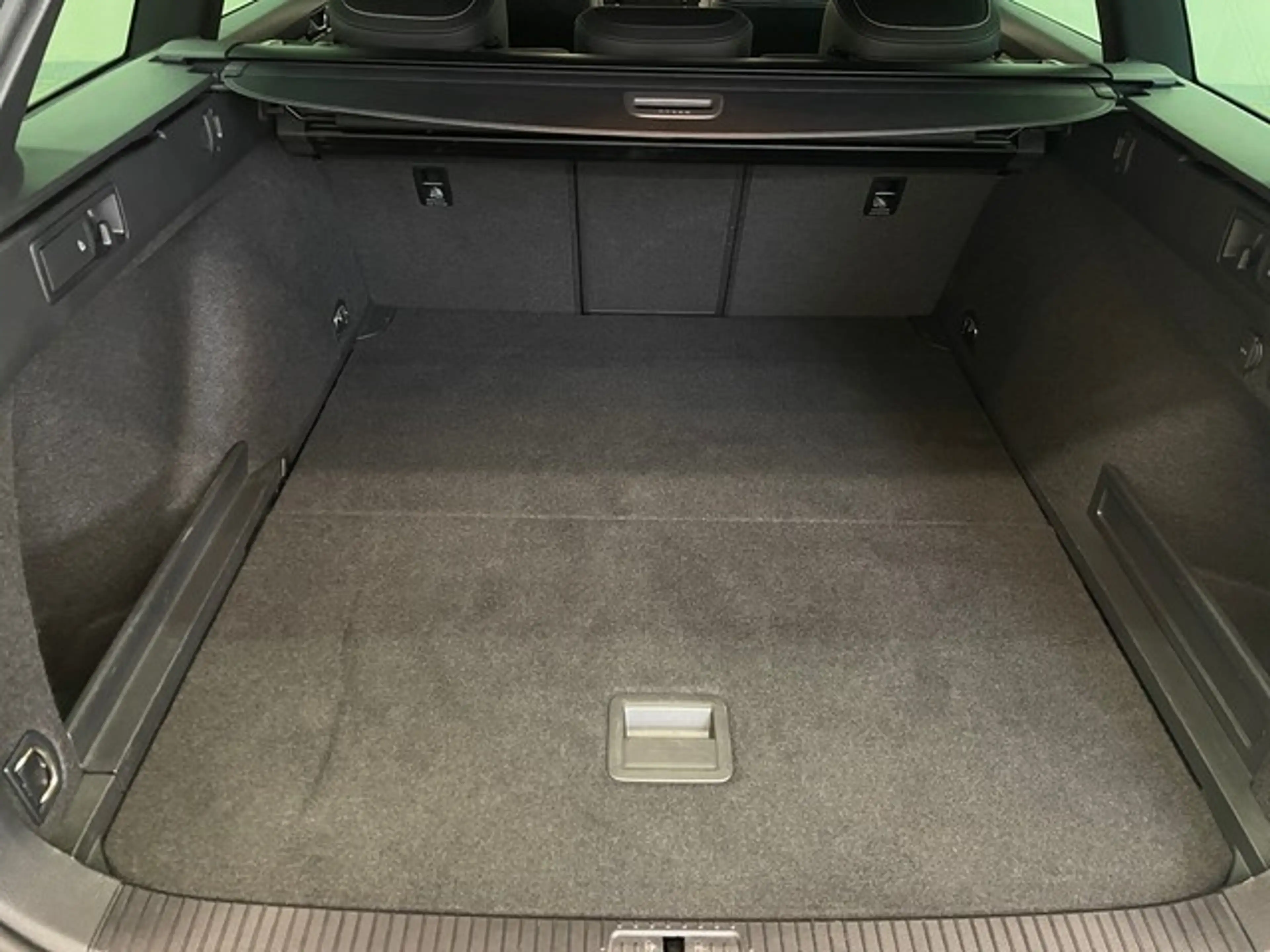 Volkswagen Passat Variant 2.0 TDI DSG Elegance — photo 9